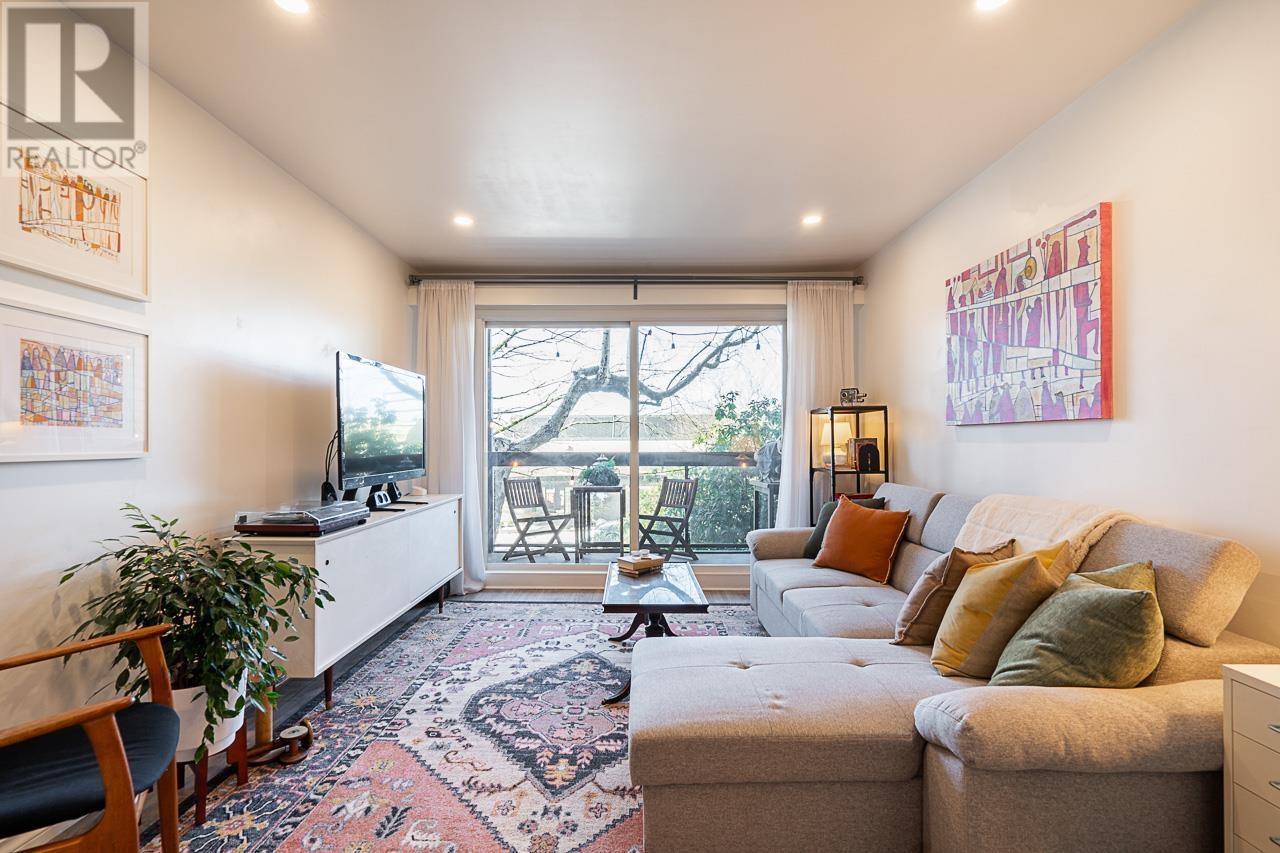 Listing Picture 2 of 37 : 211 1429 E 4TH AVENUE, Vancouver / 溫哥華 - 魯藝地產 Yvonne Lu Group - MLS Medallion Club Member