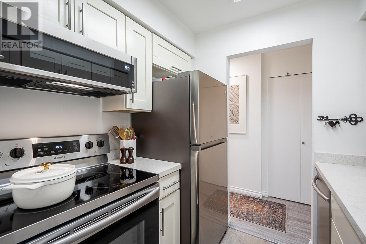 Listing Picture 11 of 37 : 211 1429 E 4TH AVENUE, Vancouver / 溫哥華 - 魯藝地產 Yvonne Lu Group - MLS Medallion Club Member