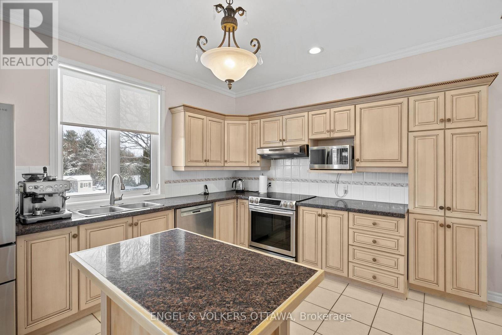 2584 BRICKLAND DRIVE Ottawa