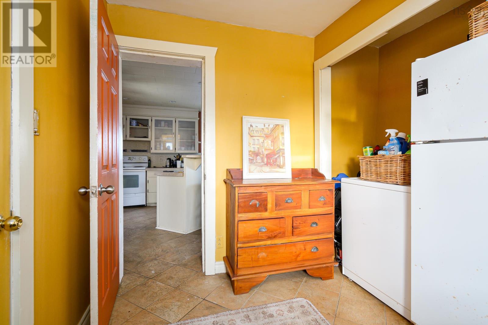 98 Center Street, Sydney, Nova Scotia  B1P 2H2 - Photo 11 - 202503145