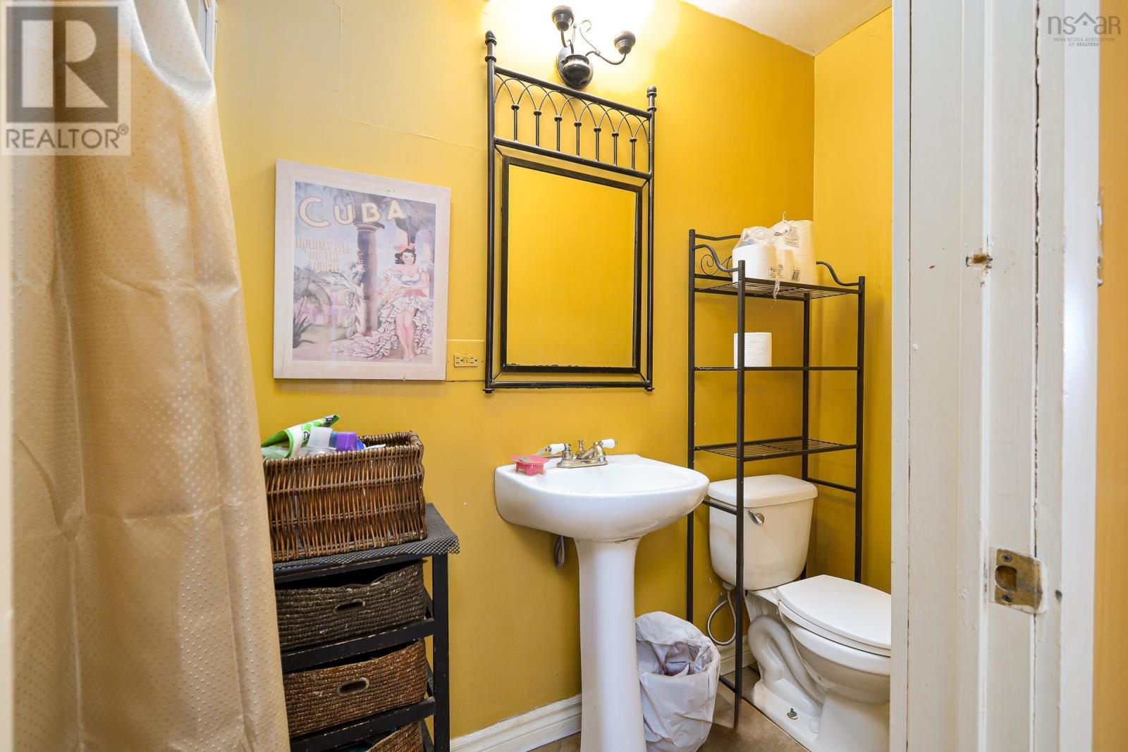 98 Center Street, Sydney, Nova Scotia  B1P 2H2 - Photo 13 - 202503145