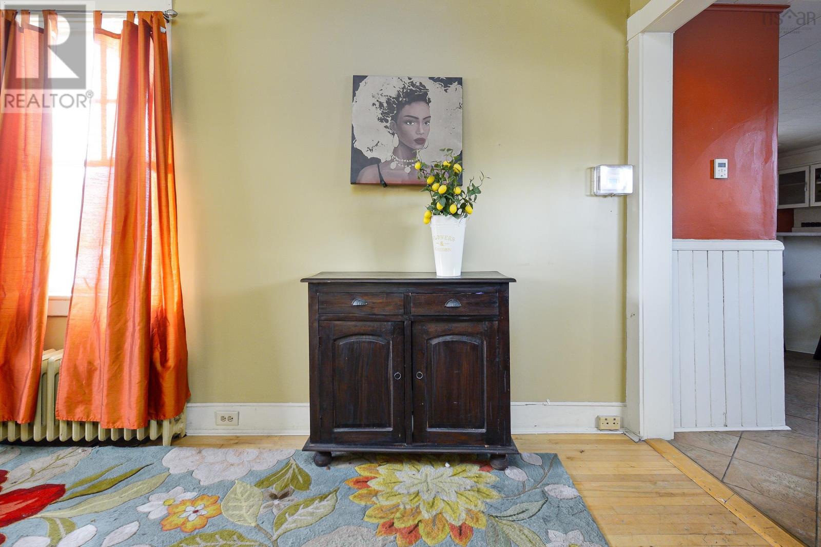 98 Center Street, Sydney, Nova Scotia  B1P 2H2 - Photo 4 - 202503145