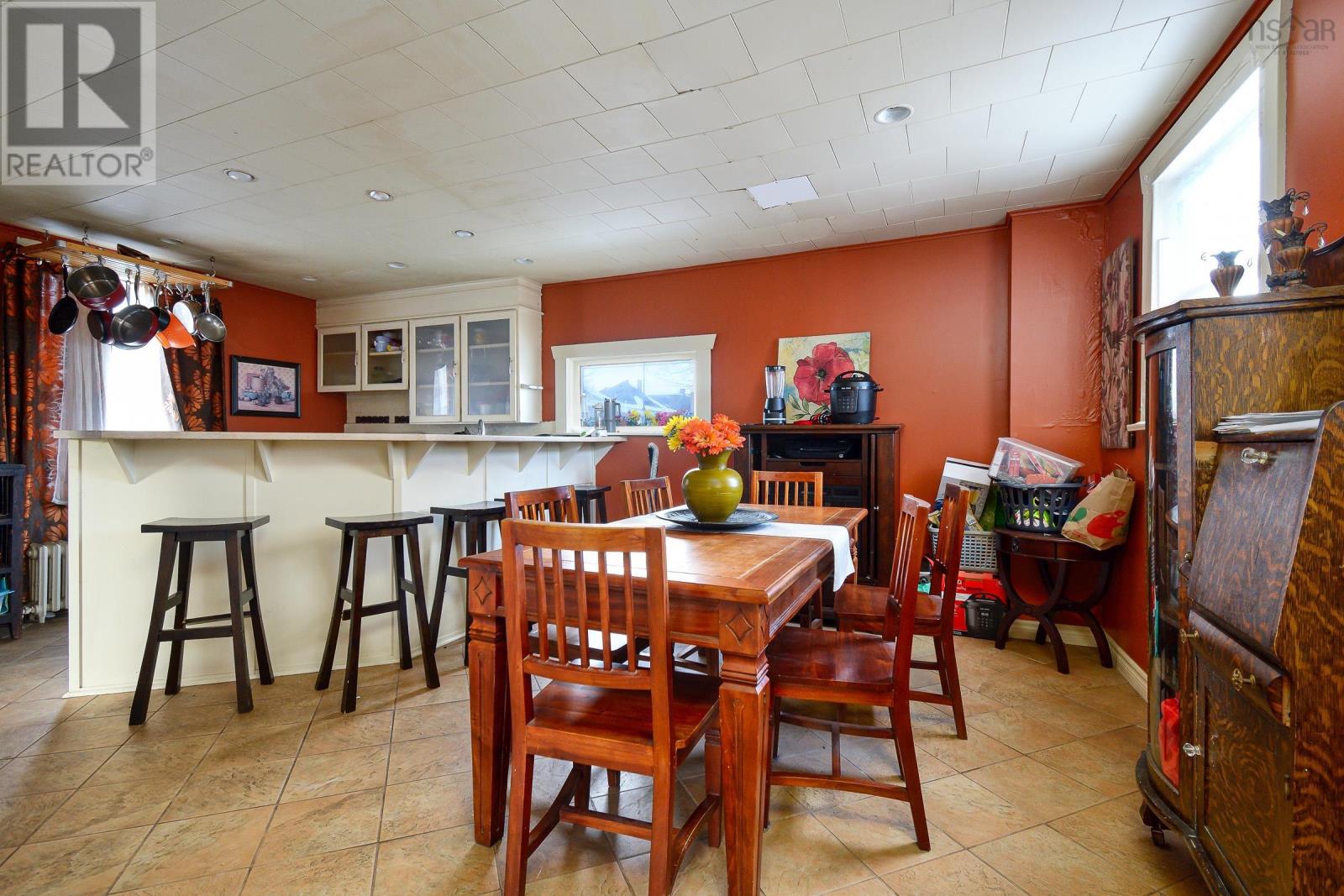 98 Center Street, Sydney, Nova Scotia  B1P 2H2 - Photo 7 - 202503145