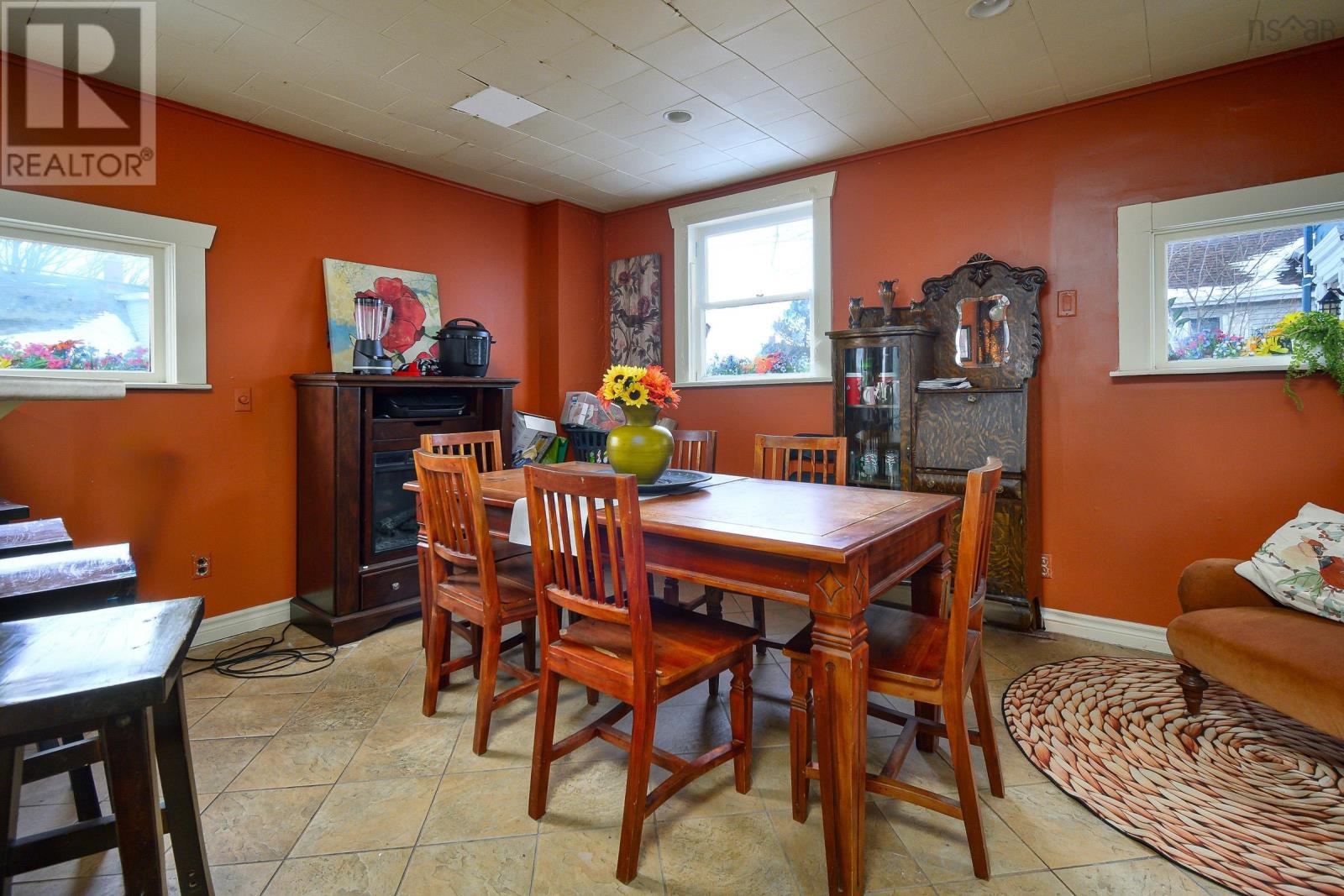 98 Center Street, Sydney, Nova Scotia  B1P 2H2 - Photo 8 - 202503145