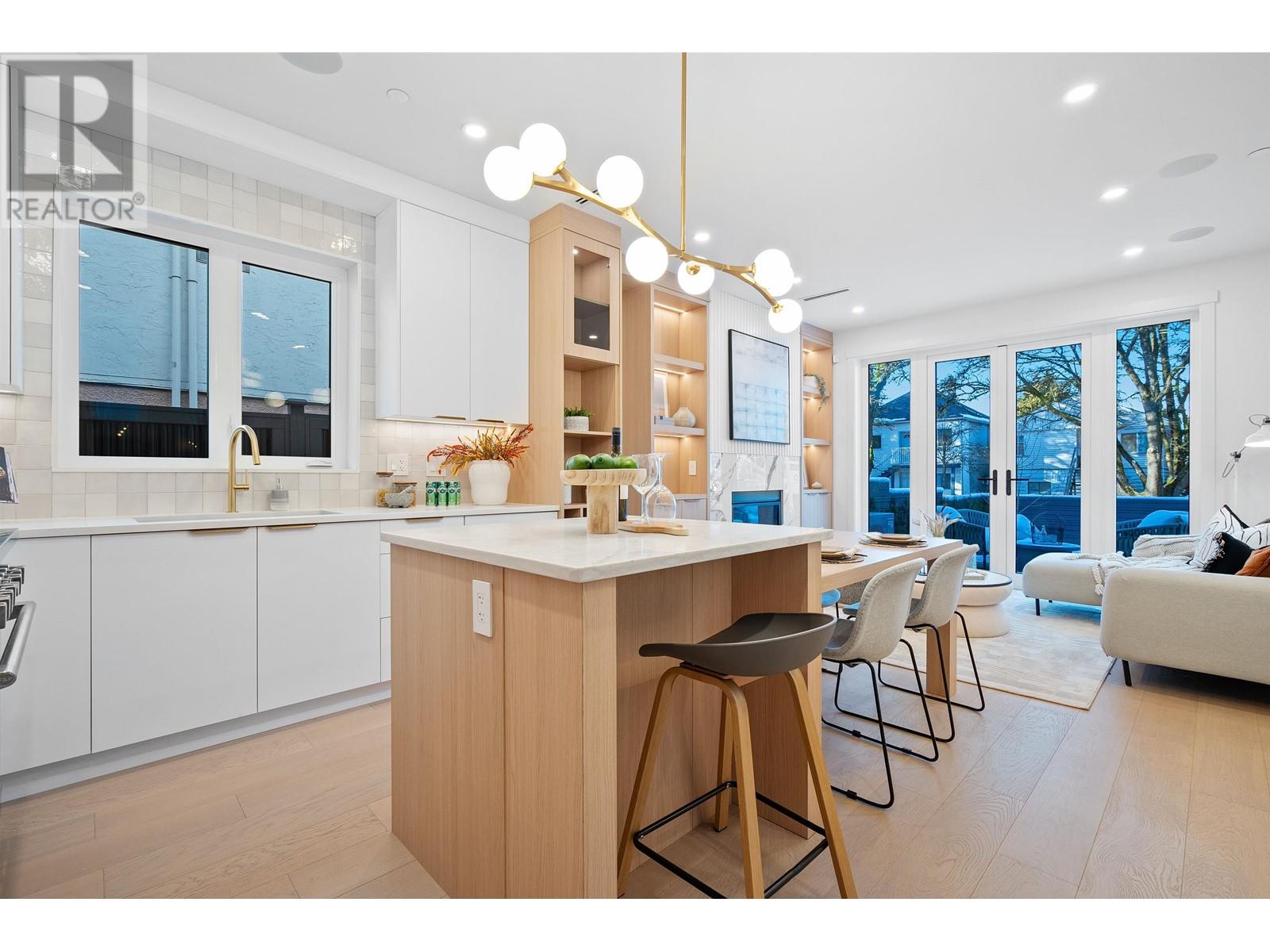 Listing Picture 10 of 40 : 1 462 E 19TH AVENUE, Vancouver / 溫哥華 - 魯藝地產 Yvonne Lu Group - MLS Medallion Club Member