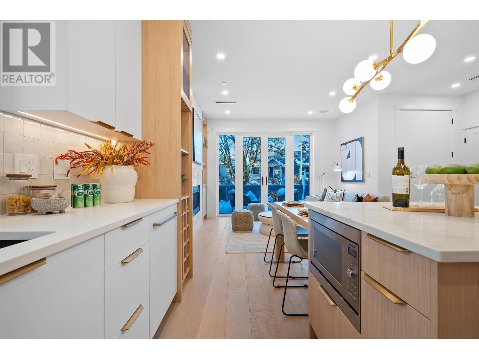 Listing Picture 12 of 40 : 1 462 E 19TH AVENUE, Vancouver / 溫哥華 - 魯藝地產 Yvonne Lu Group - MLS Medallion Club Member