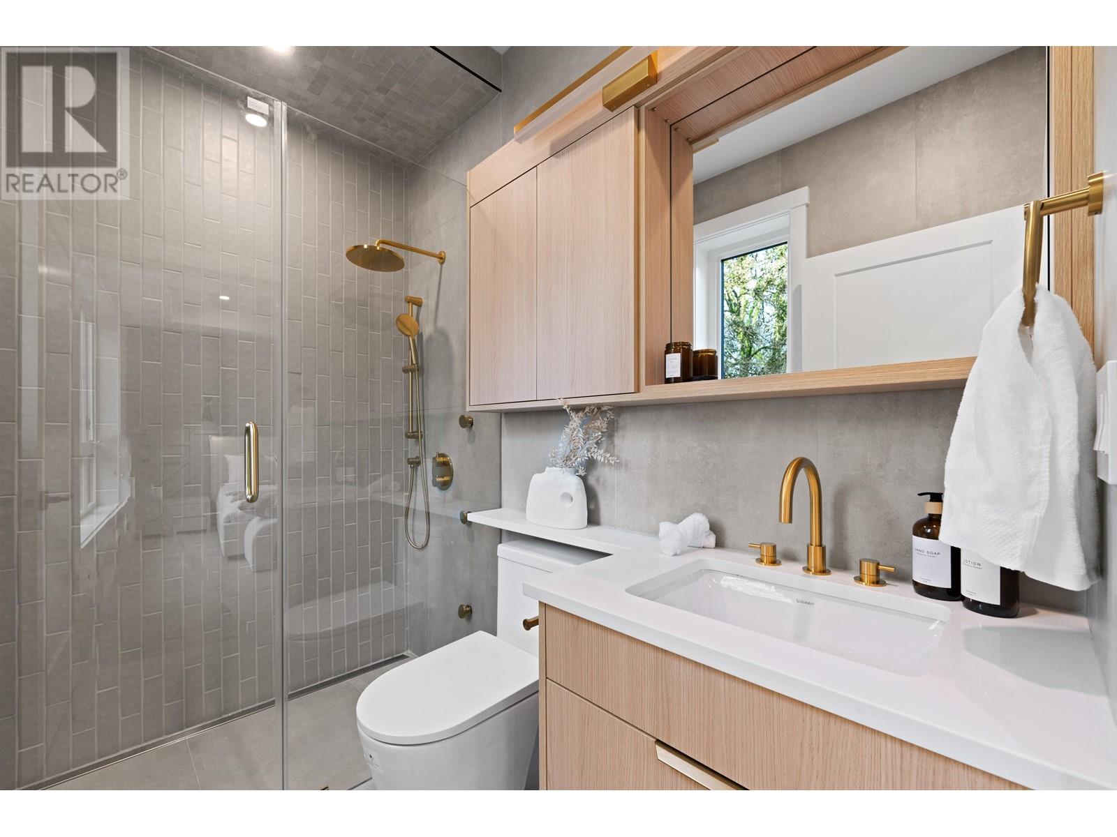 Listing Picture 22 of 40 : 1 462 E 19TH AVENUE, Vancouver / 溫哥華 - 魯藝地產 Yvonne Lu Group - MLS Medallion Club Member