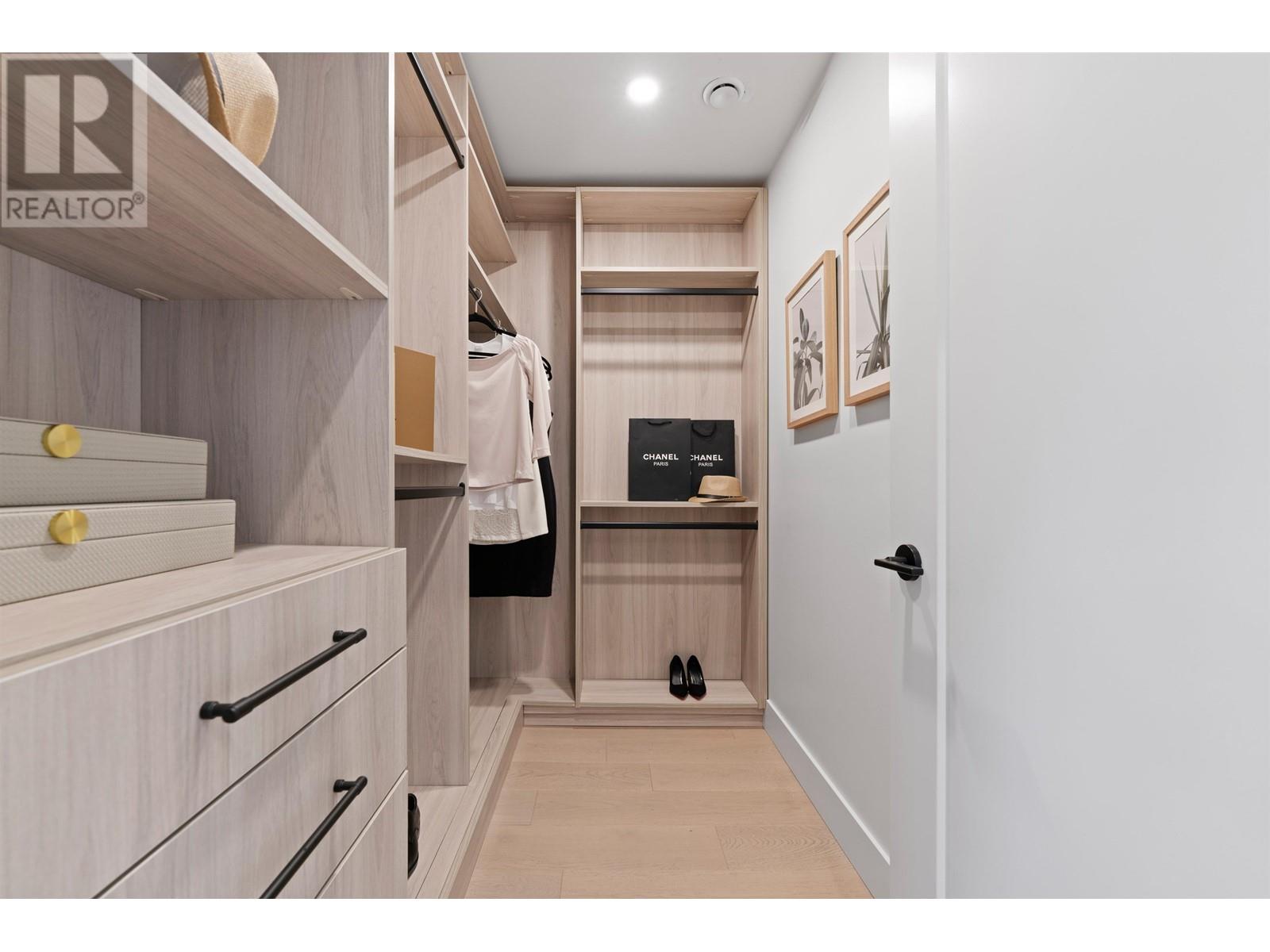 Listing Picture 25 of 40 : 1 462 E 19TH AVENUE, Vancouver / 溫哥華 - 魯藝地產 Yvonne Lu Group - MLS Medallion Club Member