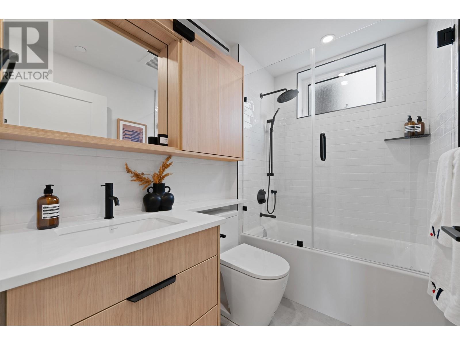 Listing Picture 29 of 40 : 1 462 E 19TH AVENUE, Vancouver / 溫哥華 - 魯藝地產 Yvonne Lu Group - MLS Medallion Club Member