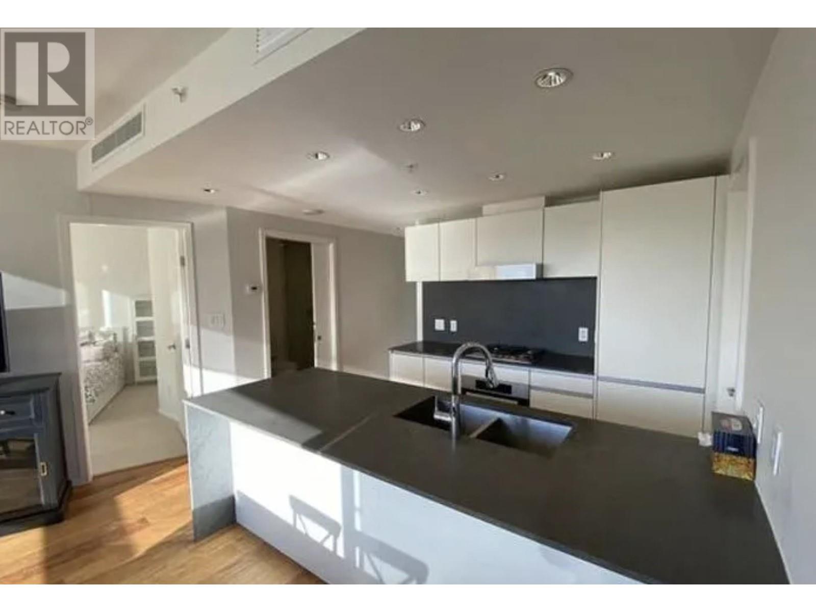 Listing Picture 3 of 12 : 902 8555 GRANVILLE STREET, Vancouver / 溫哥華 - 魯藝地產 Yvonne Lu Group - MLS Medallion Club Member