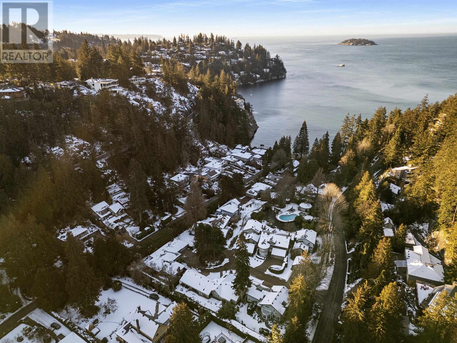 6755 Dufferin Avenue, West Vancouver, British Columbia  V7W 3B7 - Photo 18 - R2968213