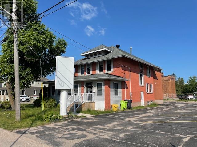 185 East St, Sault Ste. Marie, Ontario  P6A 3C8 - Photo 2 - SM250304