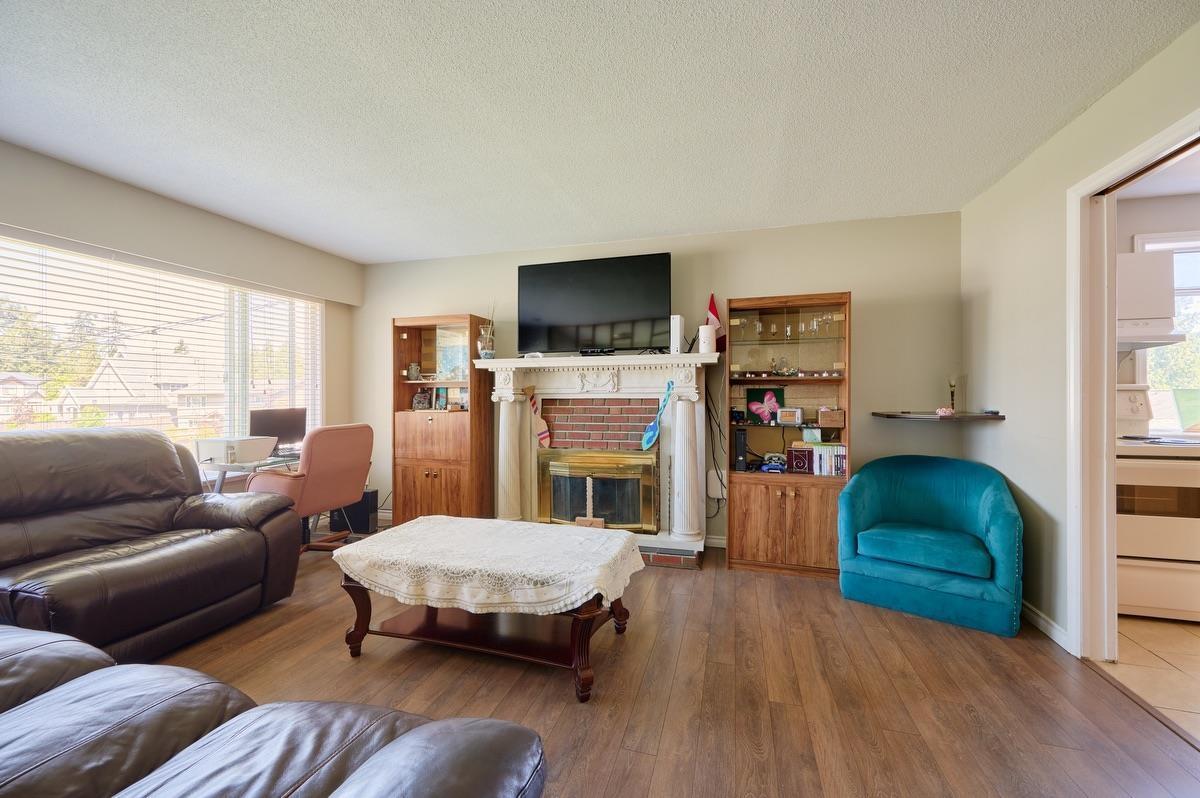 Property at 9498 119 STREET image 4