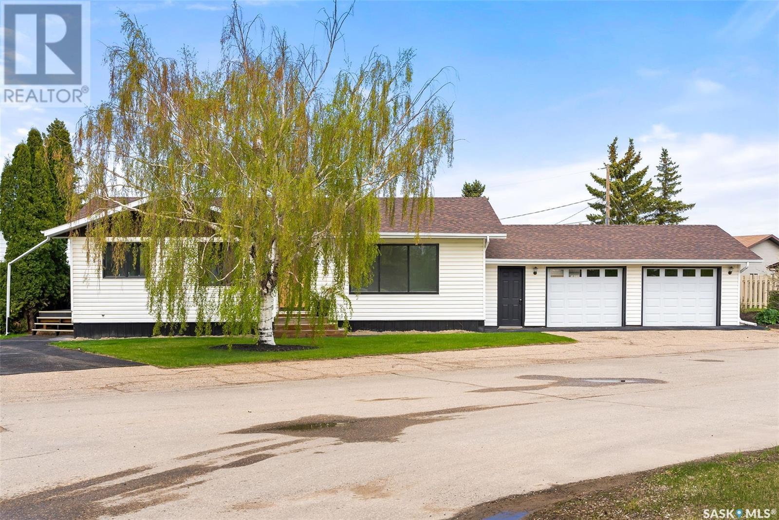 202 Maclean Street, Raymore, Saskatchewan  S0A 3J0 - Photo 2 - SK985465