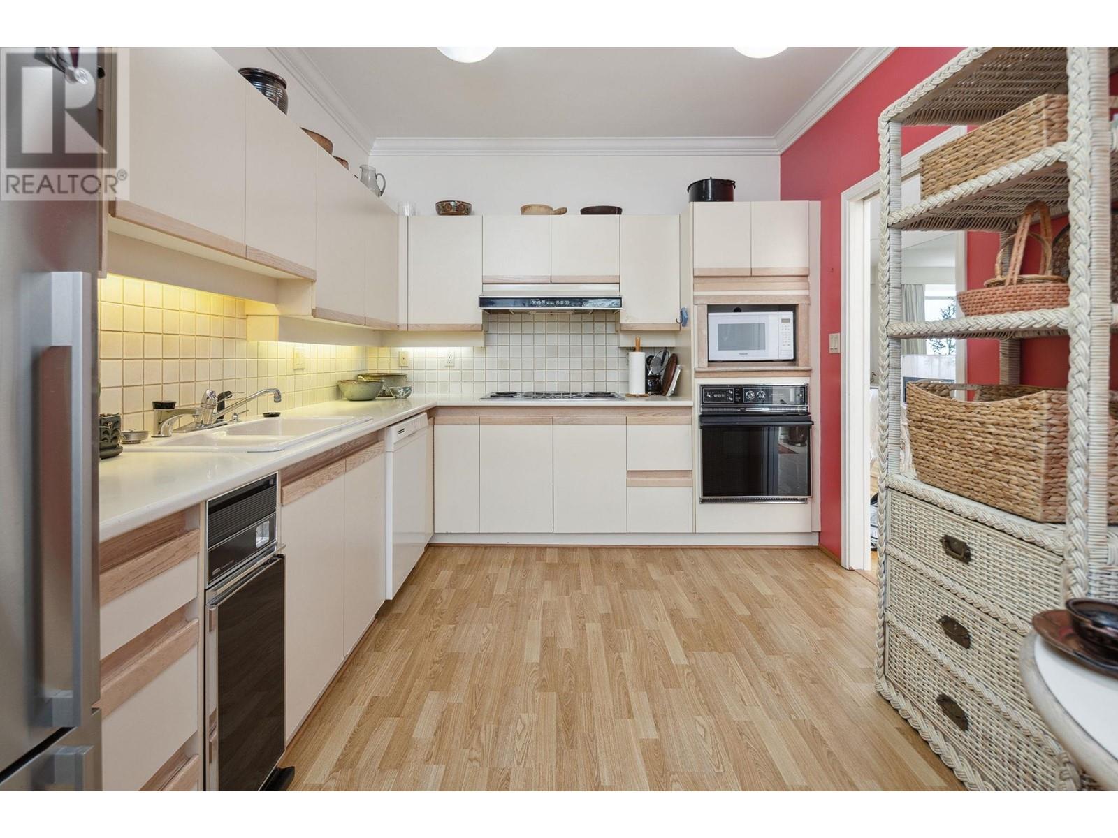 4 2272 Folkestone Way, West Vancouver, British Columbia  V7S 2X7 - Photo 17 - R2968250