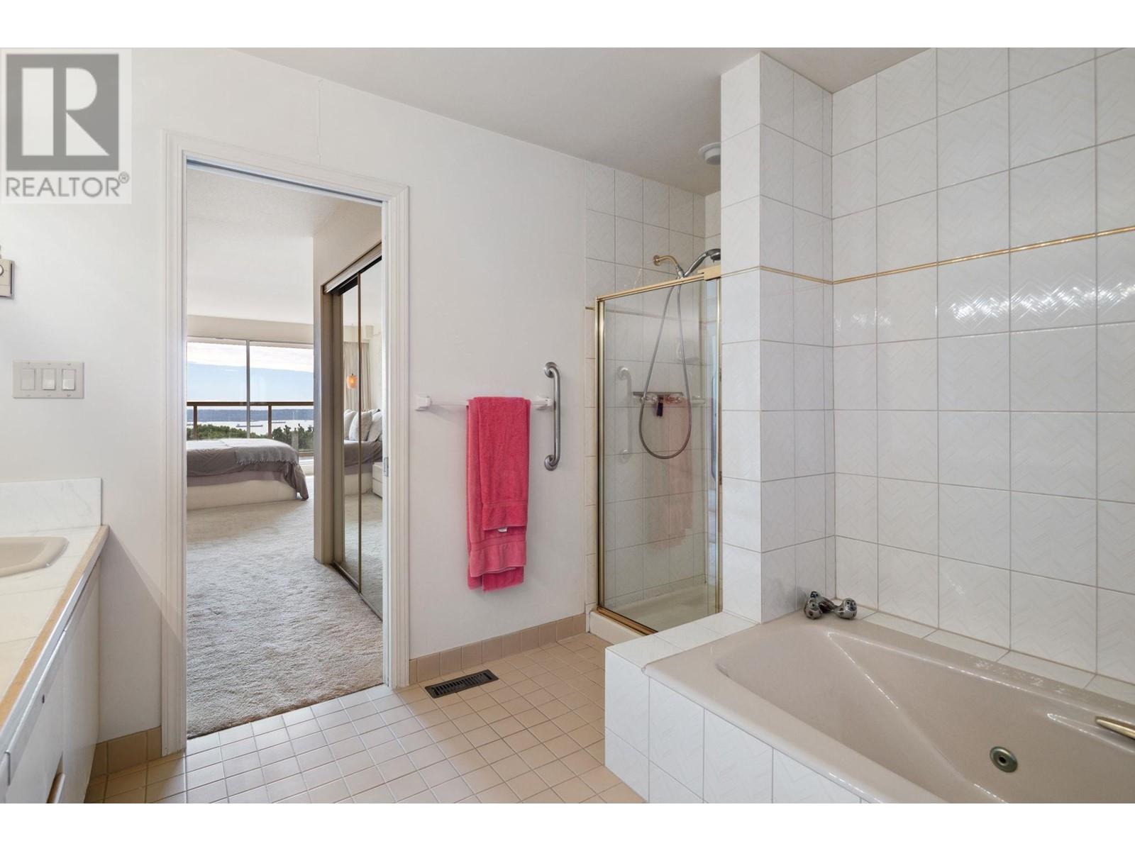 4 2272 Folkestone Way, West Vancouver, British Columbia  V7S 2X7 - Photo 30 - R2968250