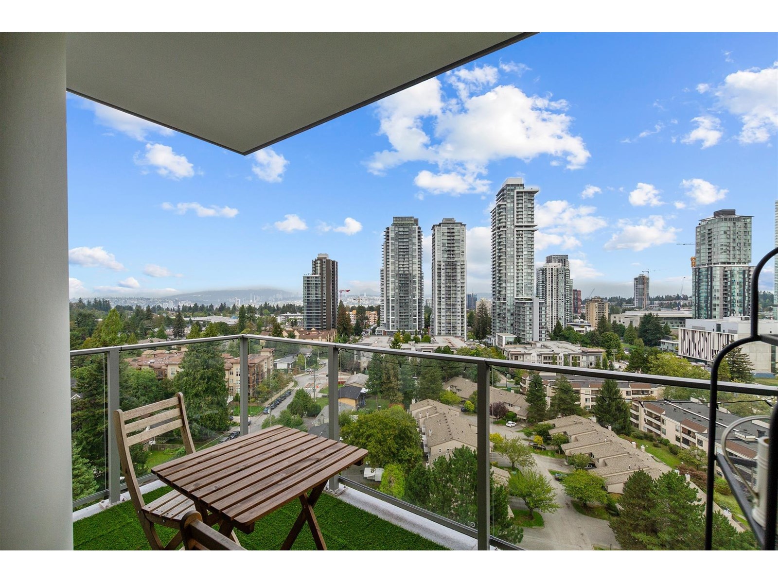 1309 13359 OLD YALE ROAD, surrey, British Columbia