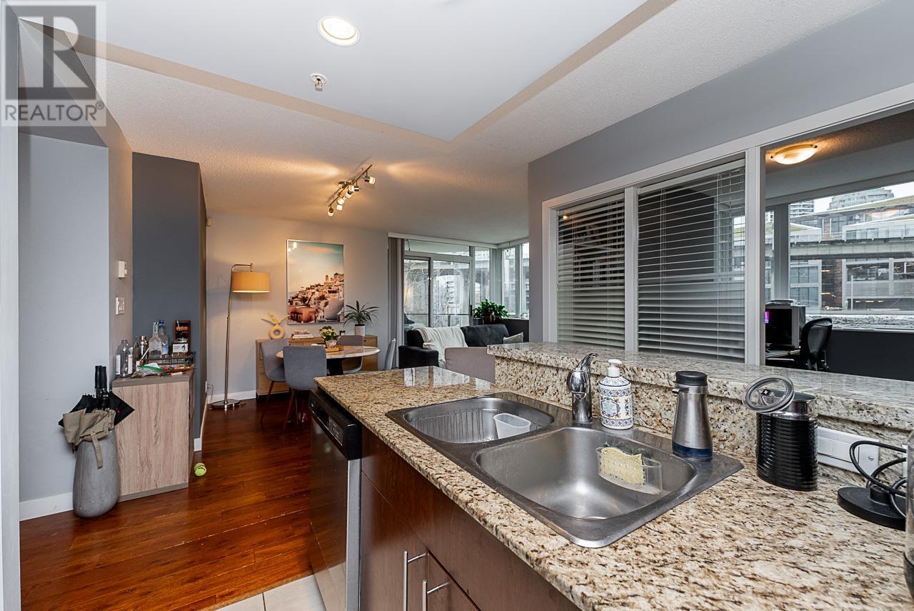 301 583 Beach Crescent, Vancouver, British Columbia  V6Z 3E6 - Photo 2 - R2965007