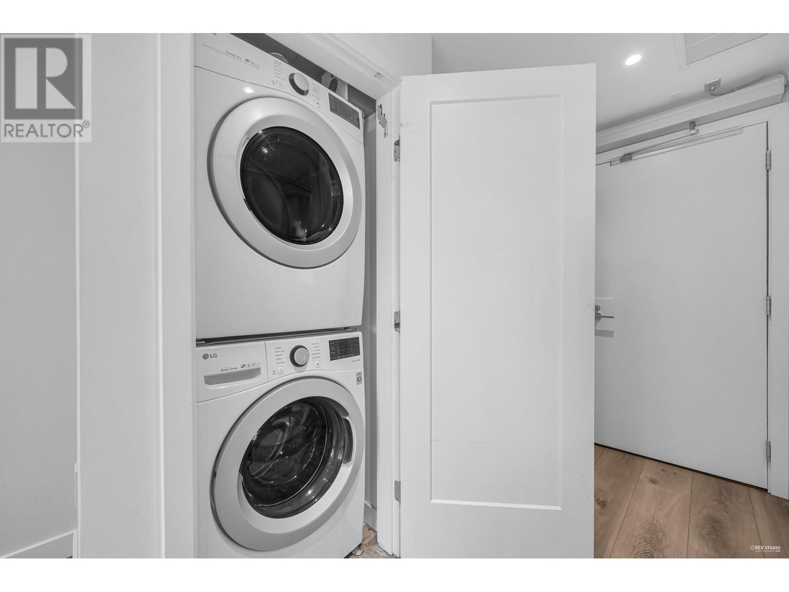 Listing Picture 13 of 17 : 602 2288 ALPHA AVENUE, Burnaby / 本拿比 - 魯藝地產 Yvonne Lu Group - MLS Medallion Club Member