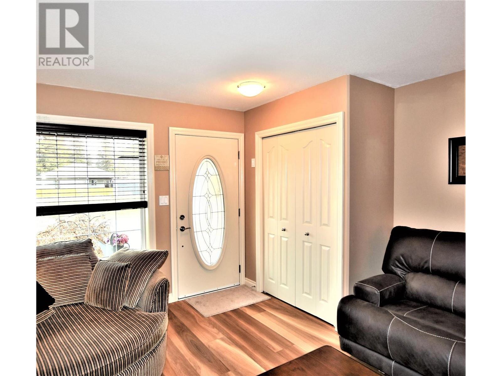 Property at 519 Loon Avenue image 3