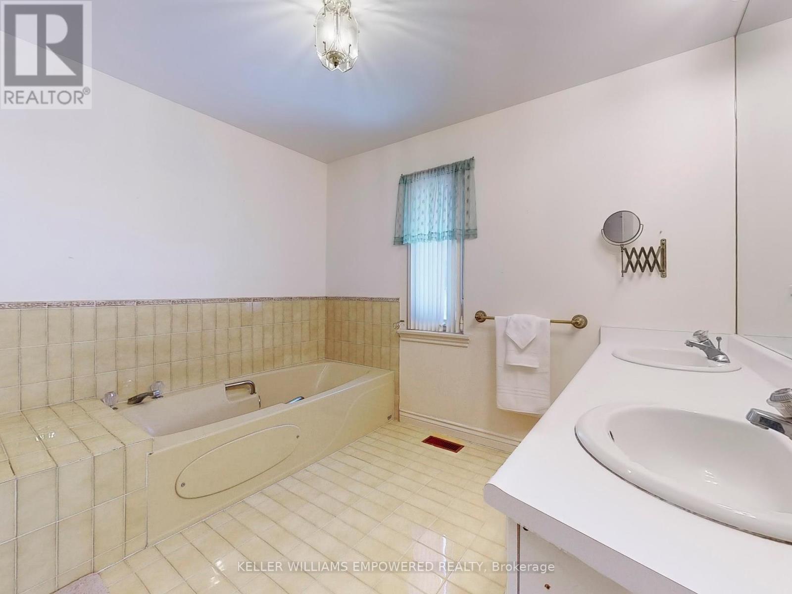 315 Woodland Acres Crescent, Vaughan, Ontario  L6A 1G1 - Photo 20 - N11978622
