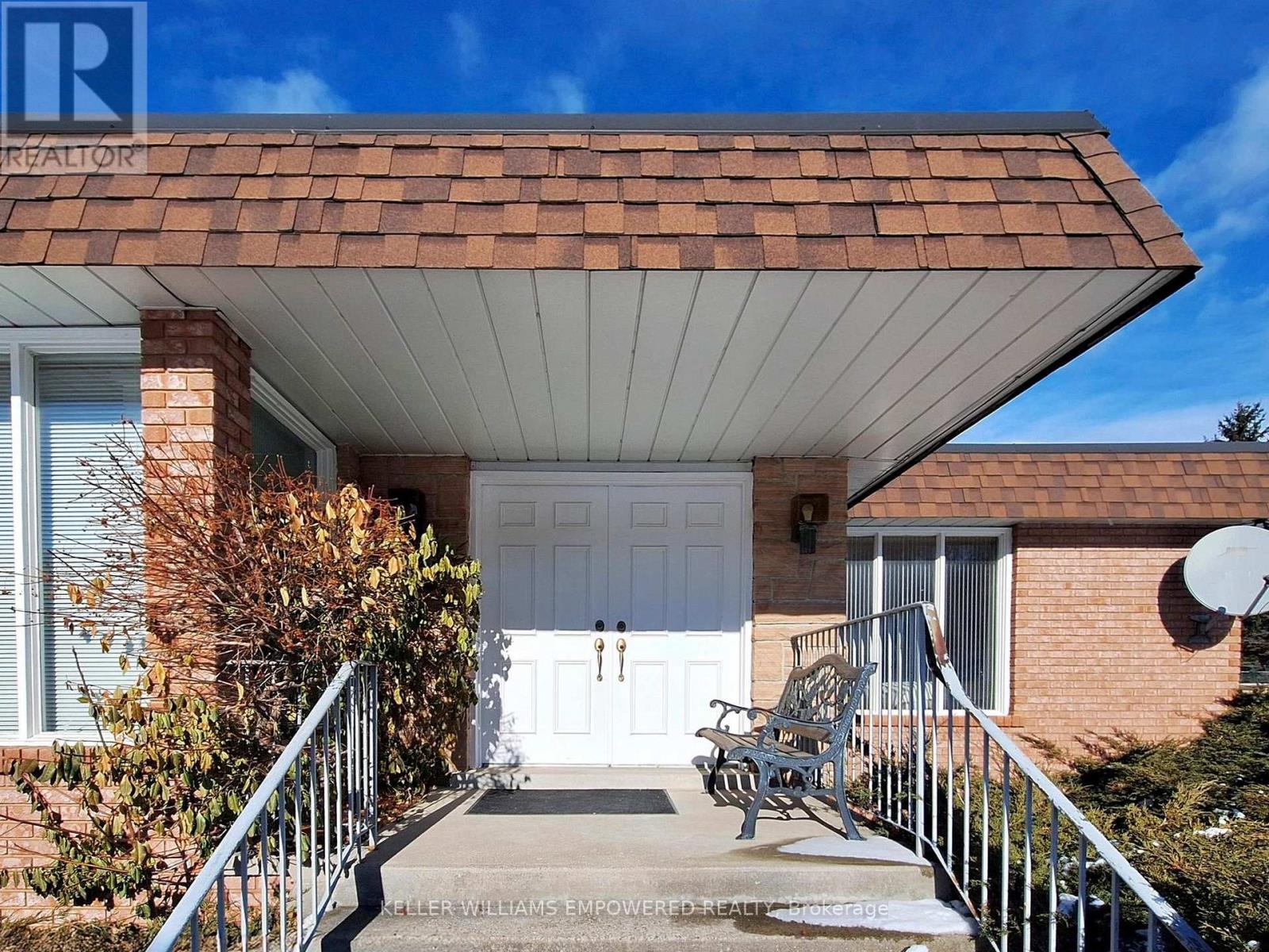 Property at 315 WOODLAND ACRES CRESCENT image 3