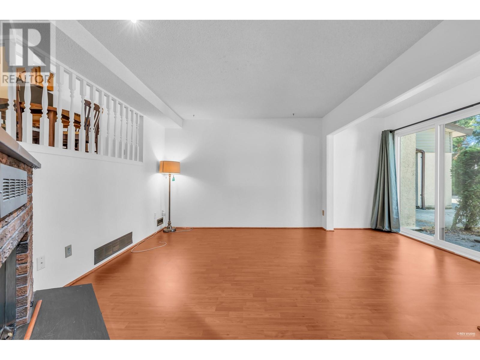 Listing Picture 4 of 37 : 3 8551 COOK ROAD, Richmond / 烈治文 - 魯藝地產 Yvonne Lu Group - MLS Medallion Club Member