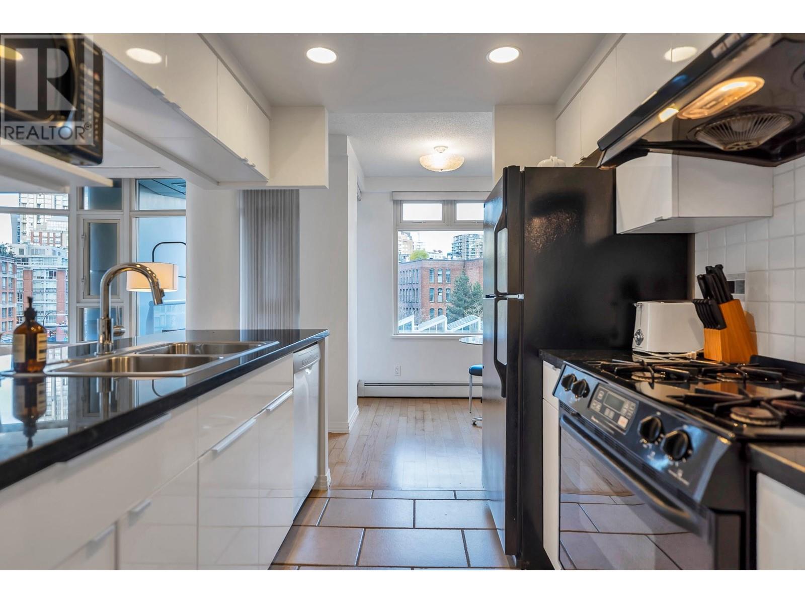 Listing Picture 10 of 38 : 601 189 DAVIE STREET, Vancouver / 溫哥華 - 魯藝地產 Yvonne Lu Group - MLS Medallion Club Member