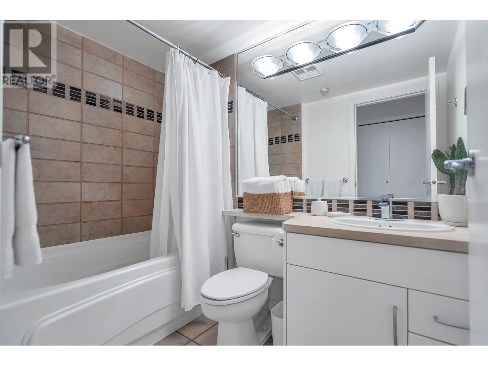 Listing Picture 15 of 38 : 601 189 DAVIE STREET, Vancouver / 溫哥華 - 魯藝地產 Yvonne Lu Group - MLS Medallion Club Member