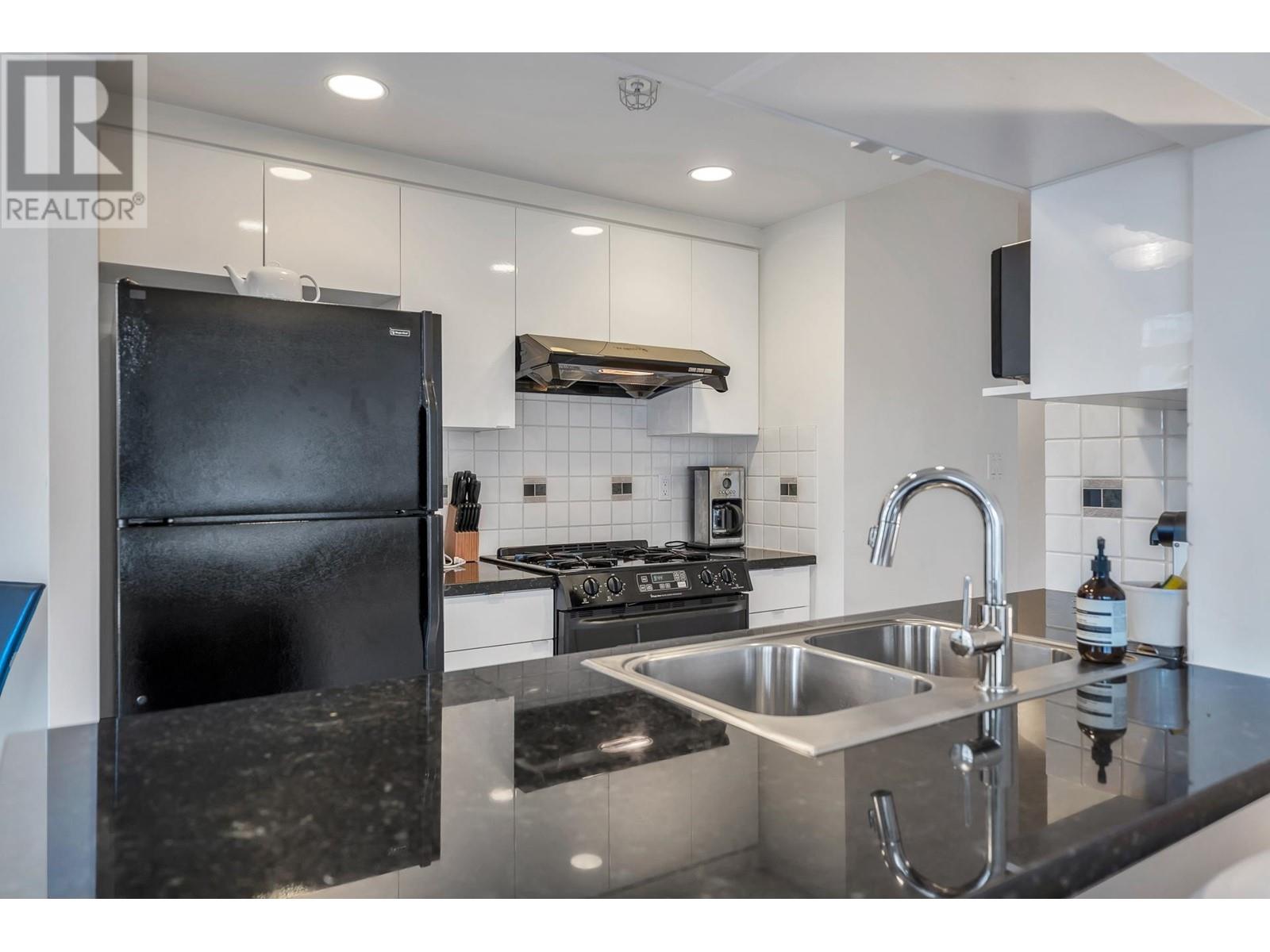 Listing Picture 8 of 38 : 601 189 DAVIE STREET, Vancouver / 溫哥華 - 魯藝地產 Yvonne Lu Group - MLS Medallion Club Member