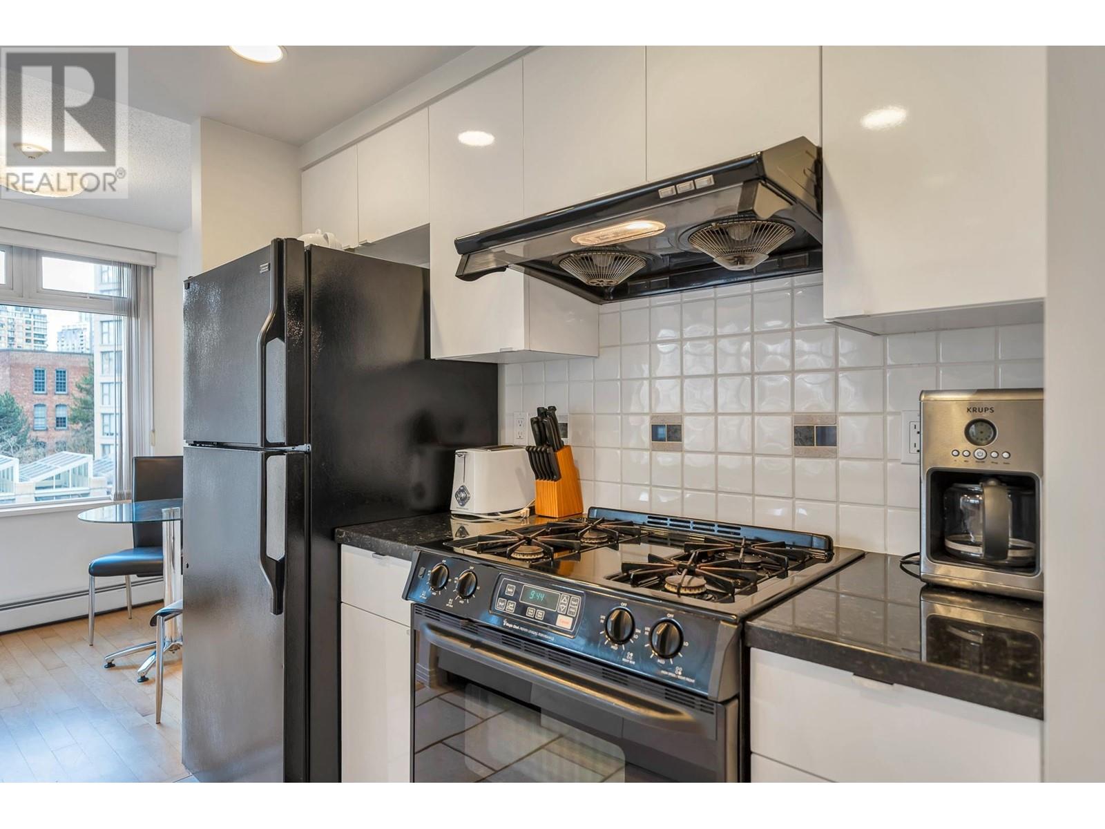 Listing Picture 9 of 38 : 601 189 DAVIE STREET, Vancouver / 溫哥華 - 魯藝地產 Yvonne Lu Group - MLS Medallion Club Member