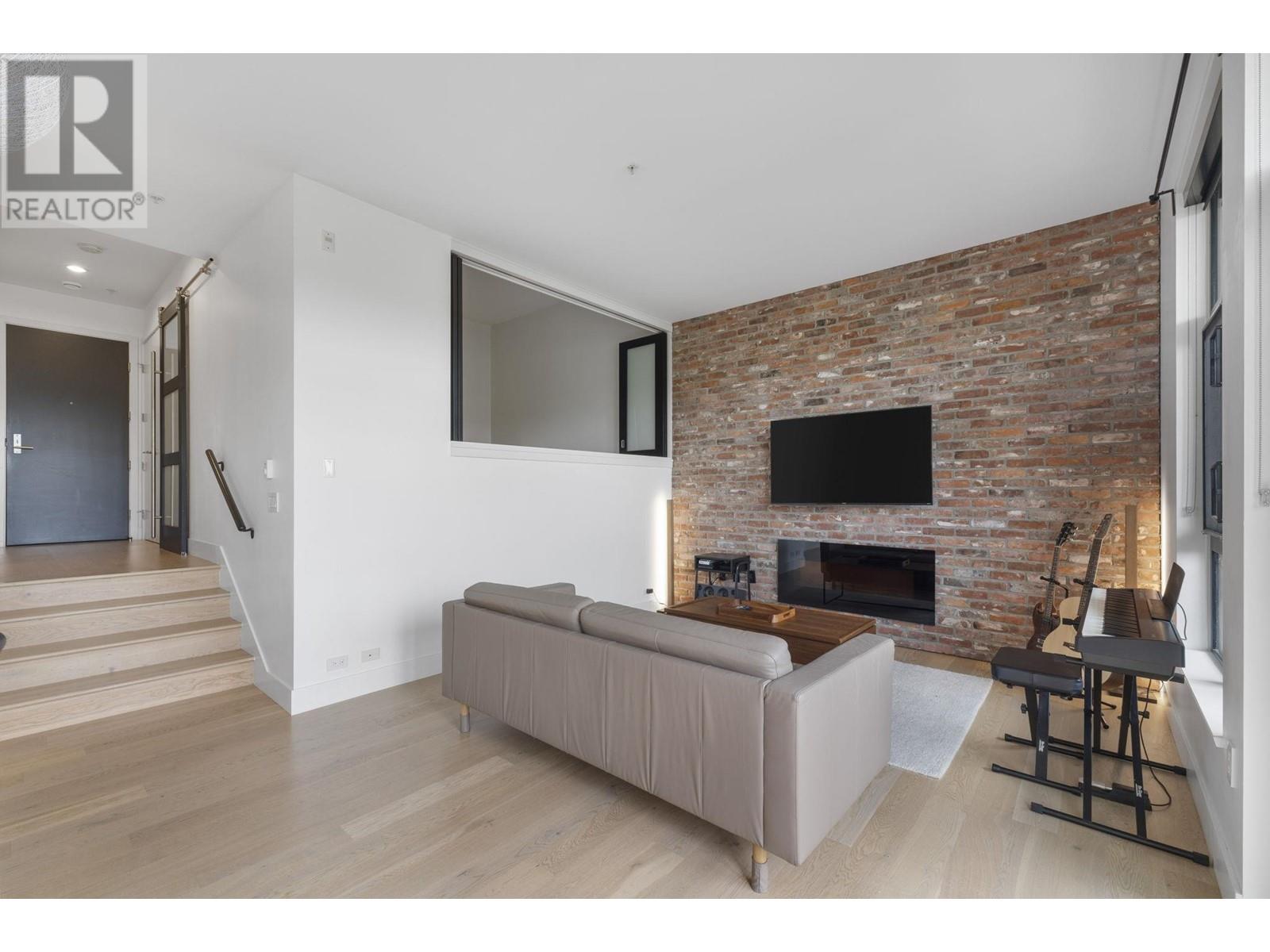 302 220 Salter Street, New Westminster, British Columbia  V3M 0H4 - Photo 3 - R2968297