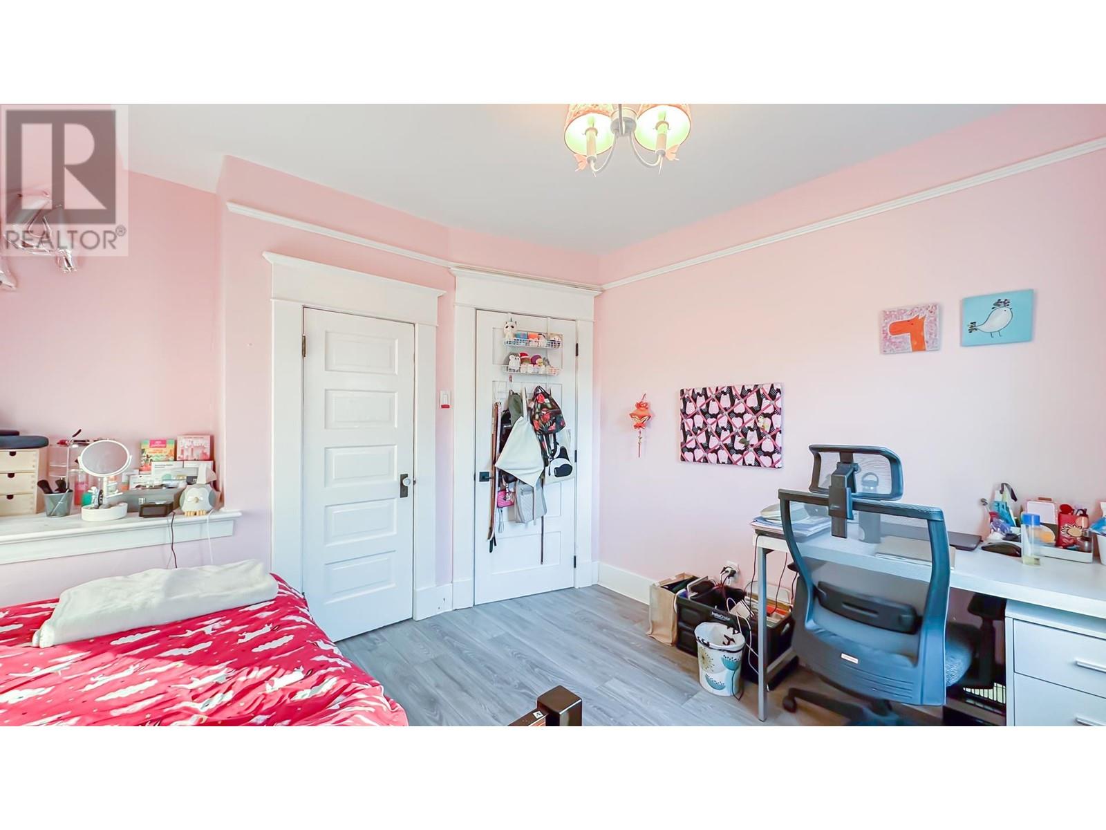 Listing Picture 18 of 40 : 923 E 11TH AVENUE, Vancouver / 溫哥華 - 魯藝地產 Yvonne Lu Group - MLS Medallion Club Member