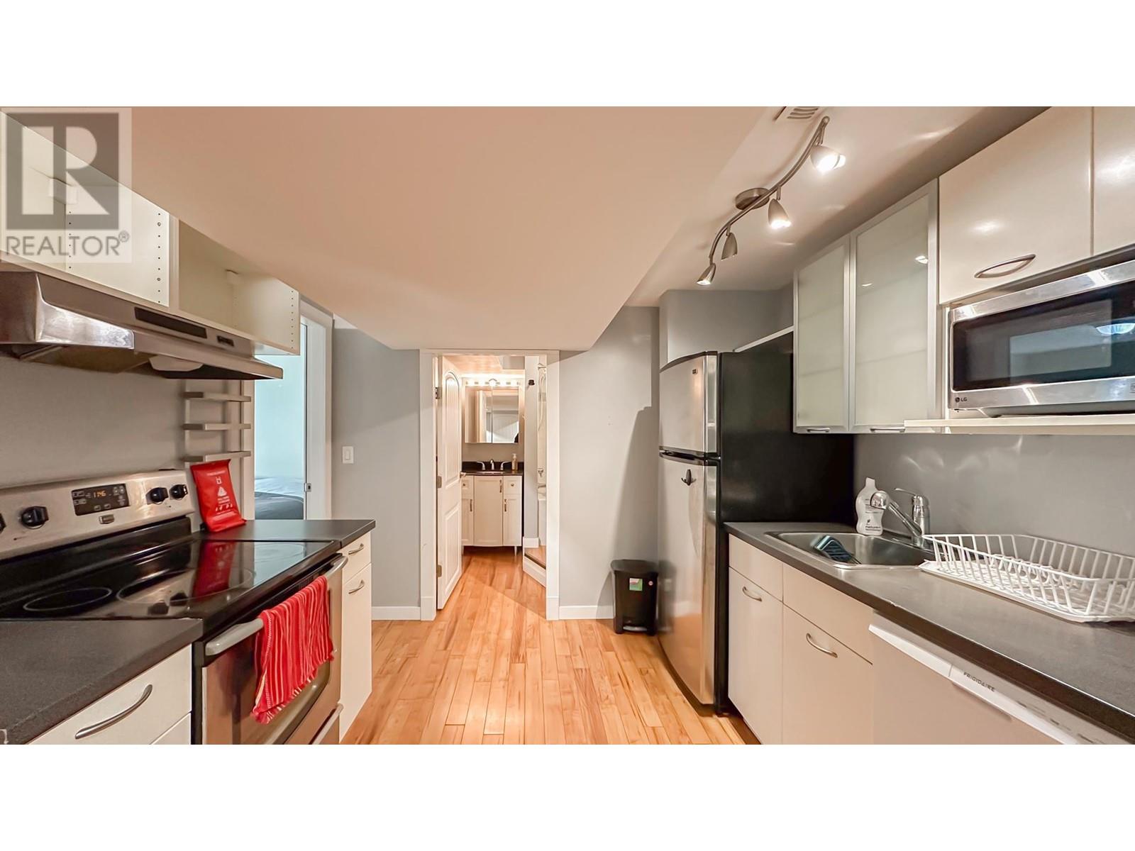 Listing Picture 21 of 40 : 923 E 11TH AVENUE, Vancouver / 溫哥華 - 魯藝地產 Yvonne Lu Group - MLS Medallion Club Member