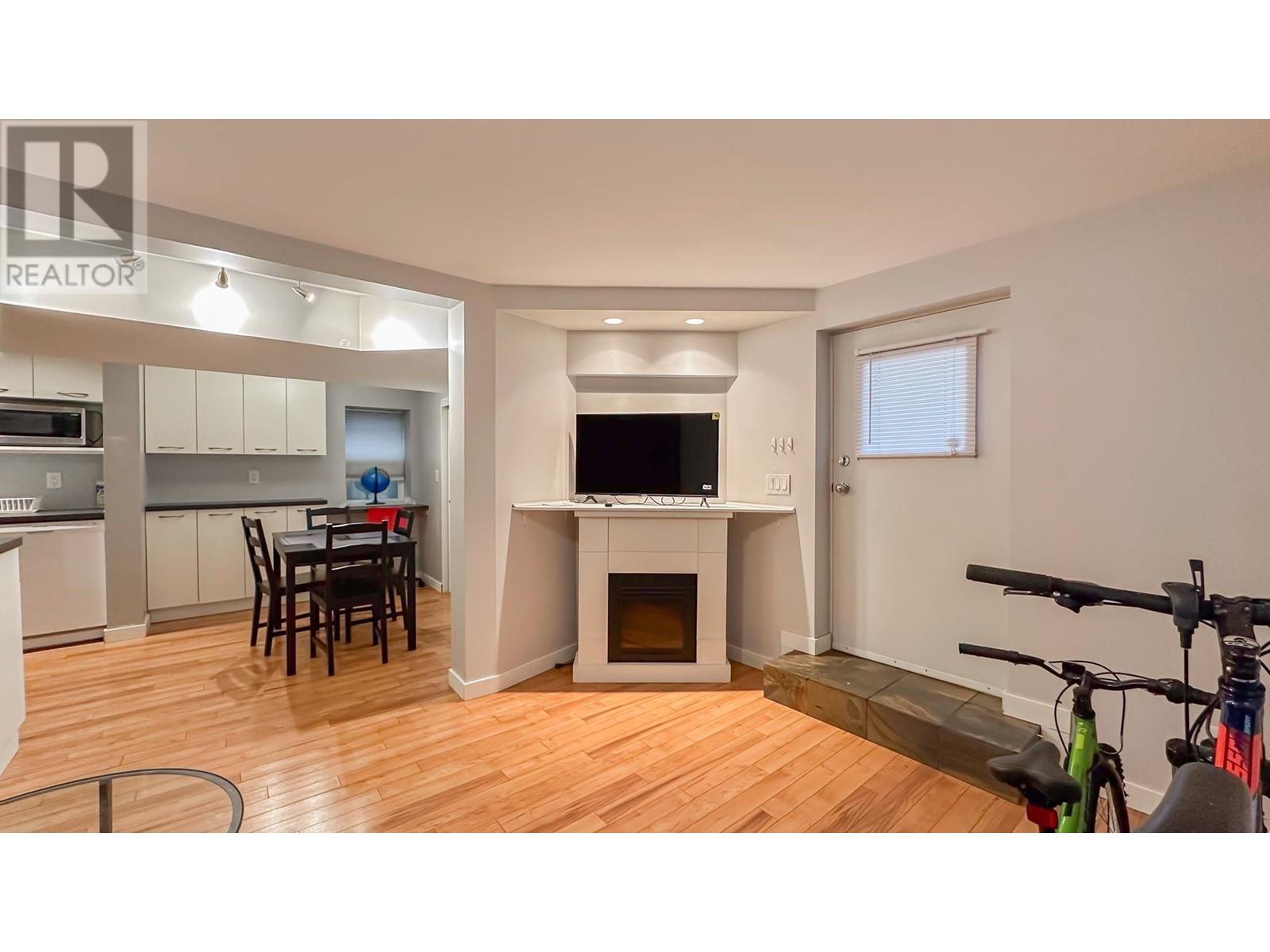 Listing Picture 23 of 40 : 923 E 11TH AVENUE, Vancouver / 溫哥華 - 魯藝地產 Yvonne Lu Group - MLS Medallion Club Member