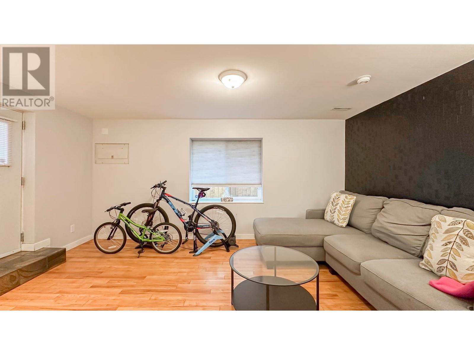 Listing Picture 30 of 40 : 923 E 11TH AVENUE, Vancouver / 溫哥華 - 魯藝地產 Yvonne Lu Group - MLS Medallion Club Member