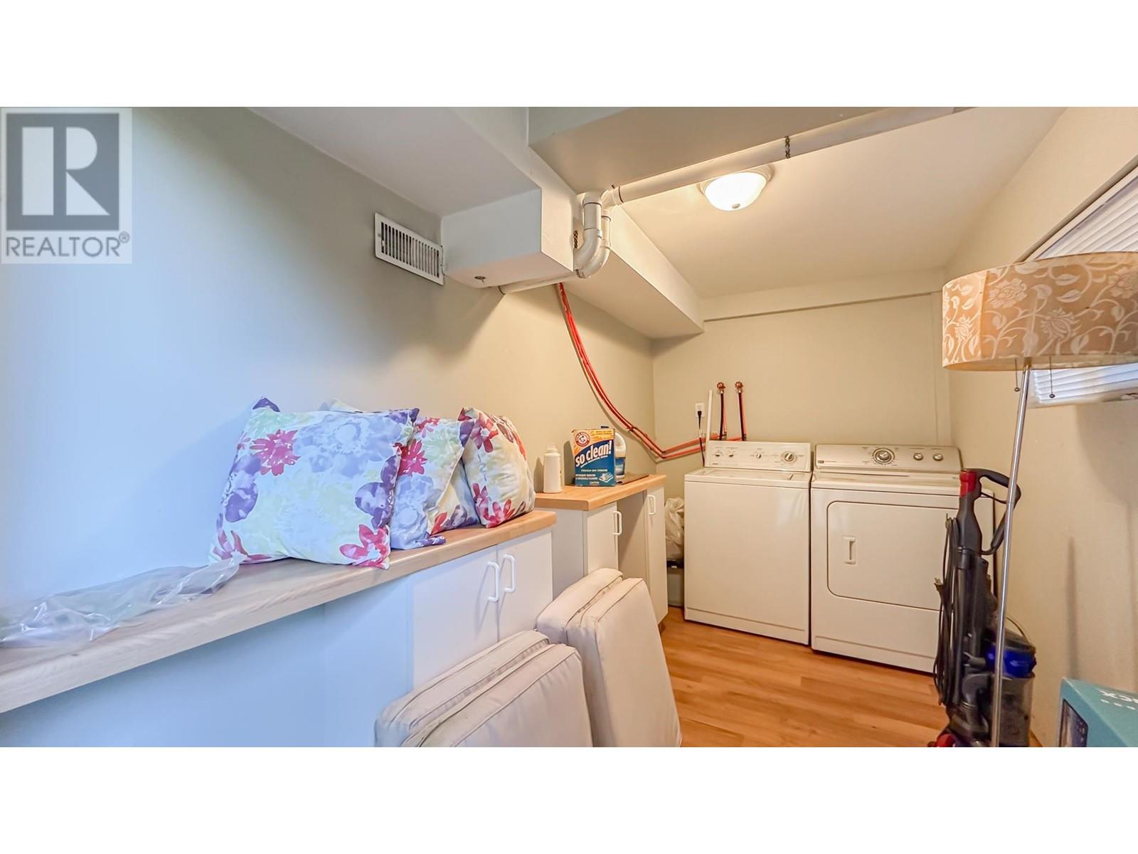 Listing Picture 31 of 40 : 923 E 11TH AVENUE, Vancouver / 溫哥華 - 魯藝地產 Yvonne Lu Group - MLS Medallion Club Member