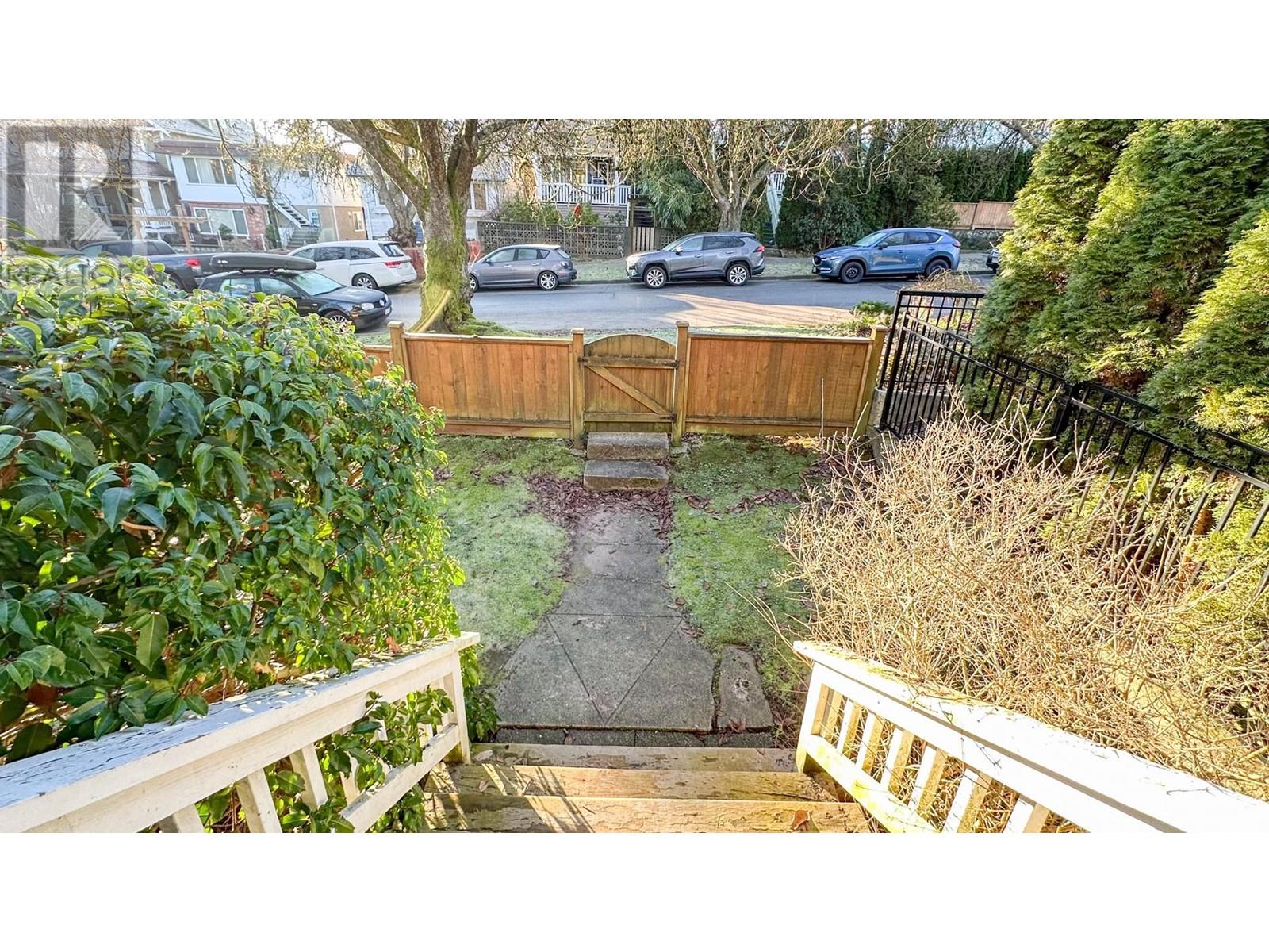 Listing Picture 39 of 40 : 923 E 11TH AVENUE, Vancouver / 溫哥華 - 魯藝地產 Yvonne Lu Group - MLS Medallion Club Member