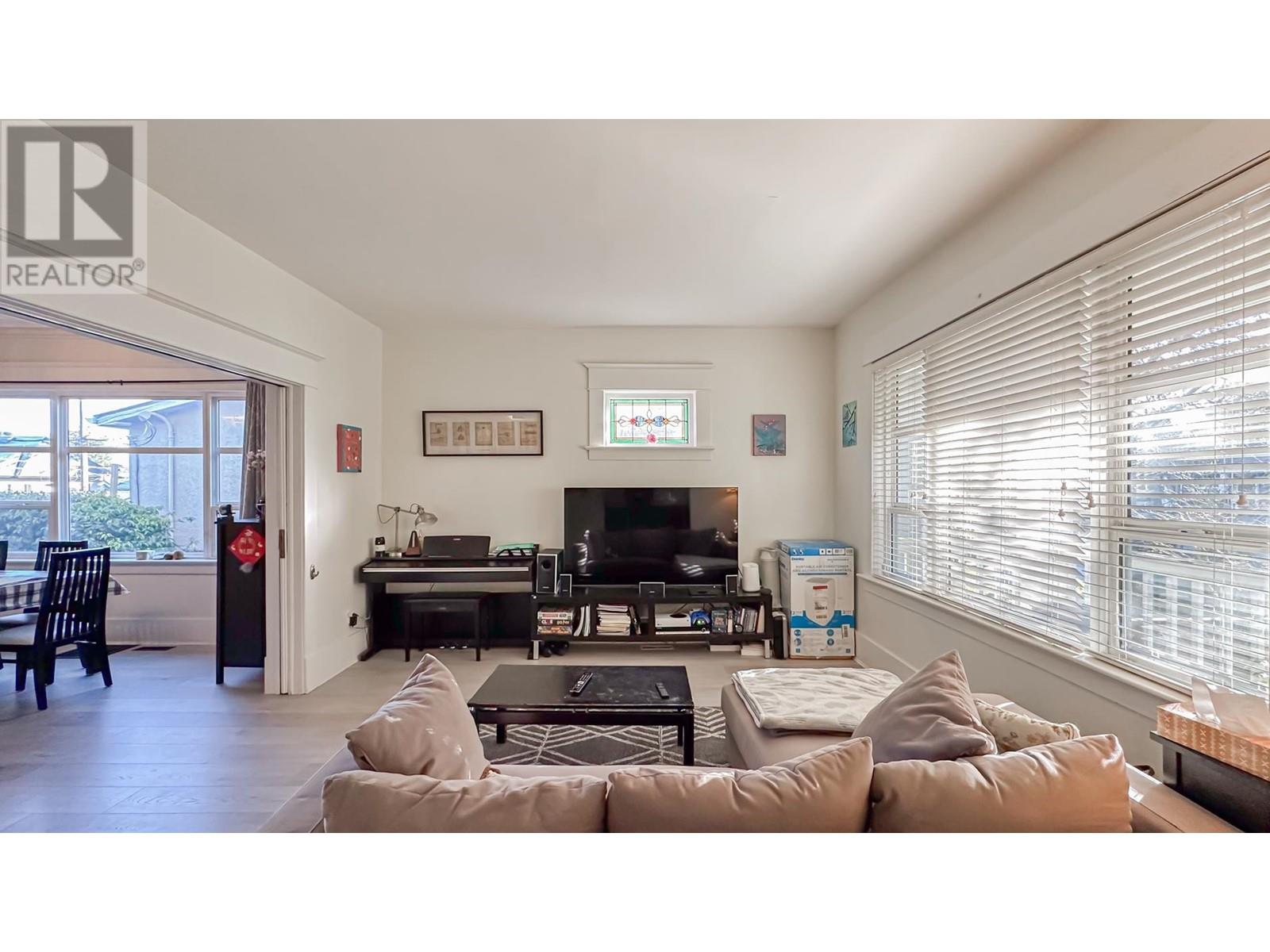 Listing Picture 4 of 40 : 923 E 11TH AVENUE, Vancouver / 溫哥華 - 魯藝地產 Yvonne Lu Group - MLS Medallion Club Member