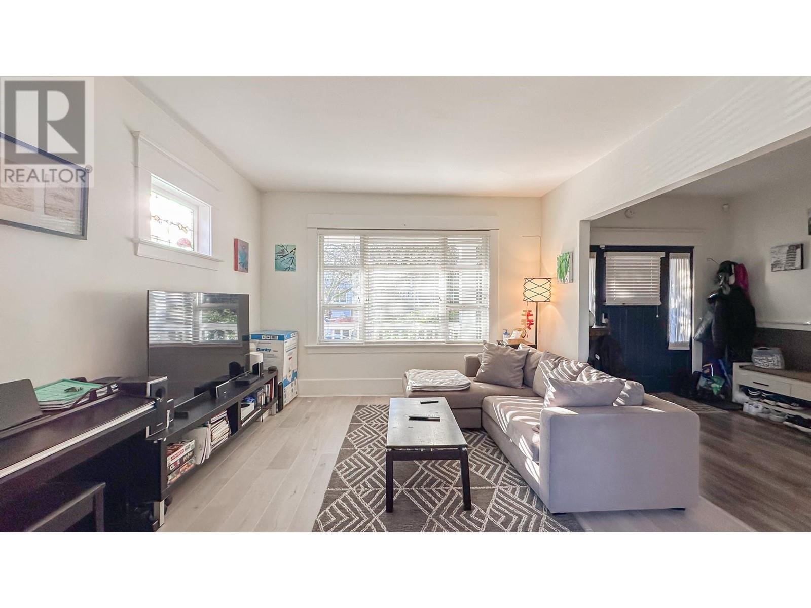 Listing Picture 5 of 40 : 923 E 11TH AVENUE, Vancouver / 溫哥華 - 魯藝地產 Yvonne Lu Group - MLS Medallion Club Member