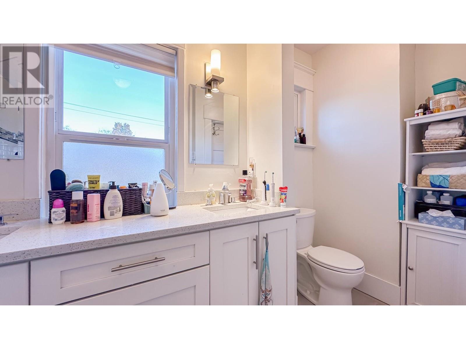 Listing Picture 7 of 40 : 923 E 11TH AVENUE, Vancouver / 溫哥華 - 魯藝地產 Yvonne Lu Group - MLS Medallion Club Member