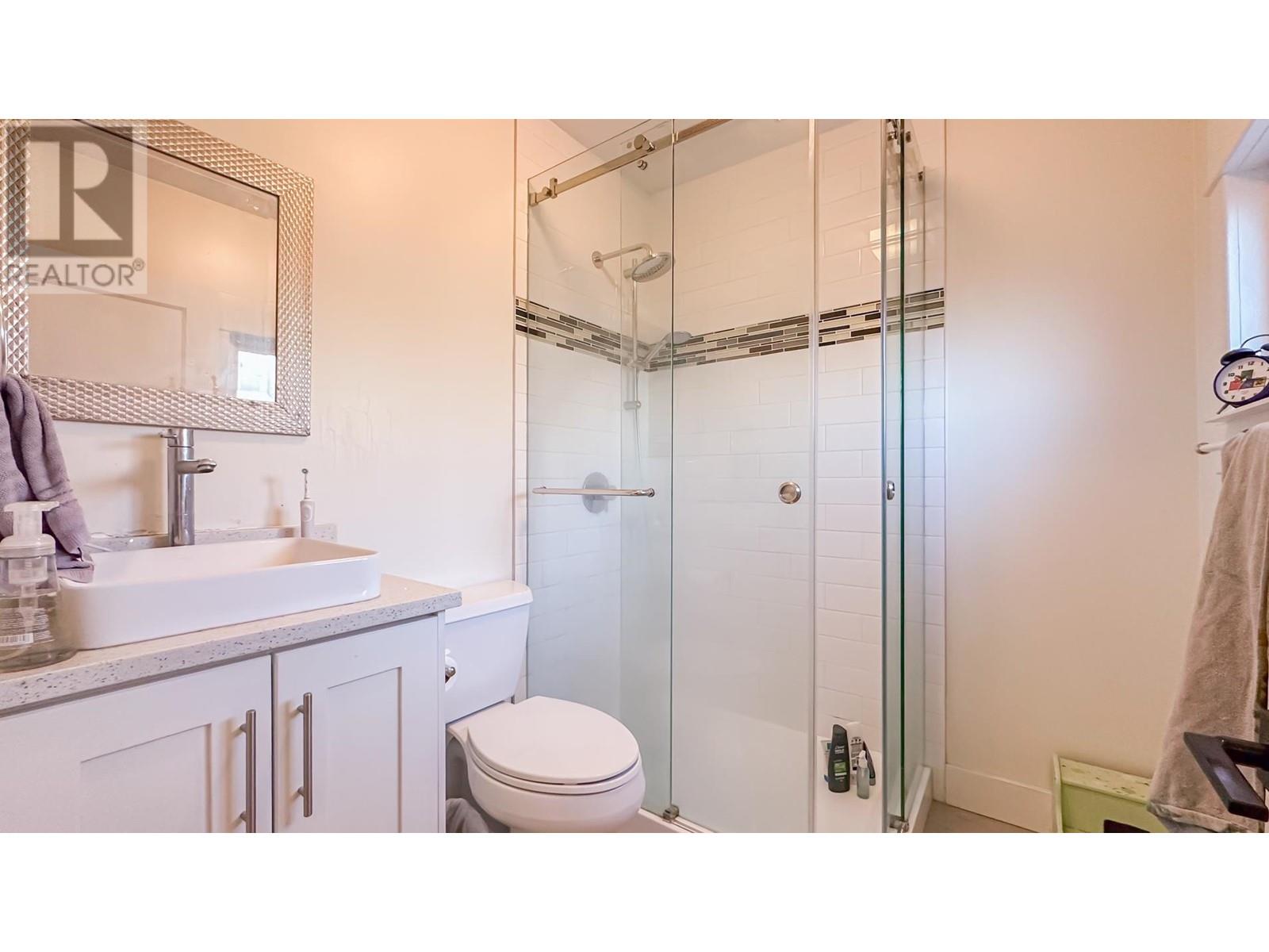 Listing Picture 8 of 40 : 923 E 11TH AVENUE, Vancouver / 溫哥華 - 魯藝地產 Yvonne Lu Group - MLS Medallion Club Member