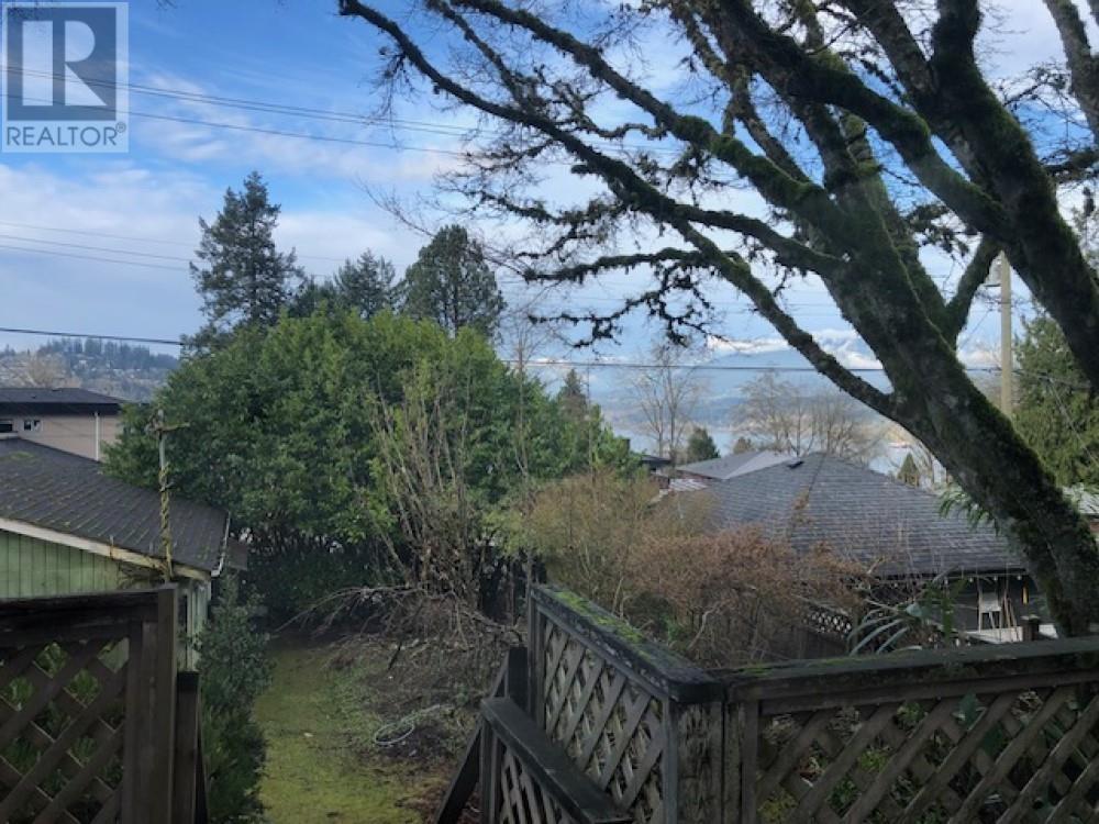 7231 Barnet Road, Burnaby, British Columbia  V5A 1E3 - Photo 2 - R2968331