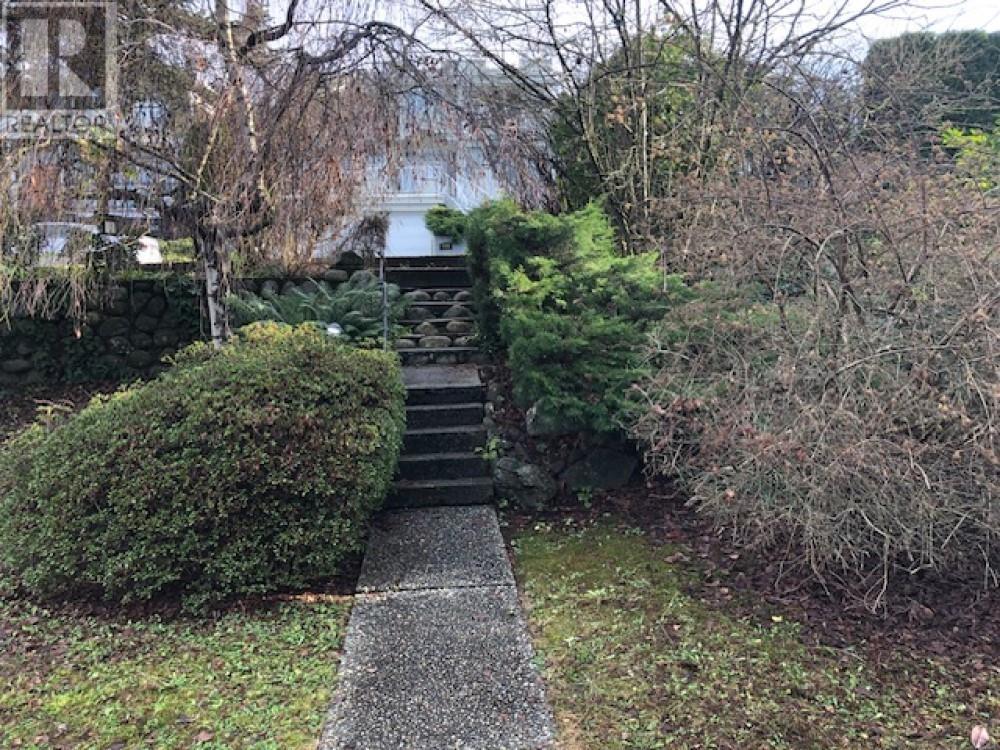 7231 Barnet Road, Burnaby, British Columbia  V5A 1E3 - Photo 3 - R2968331