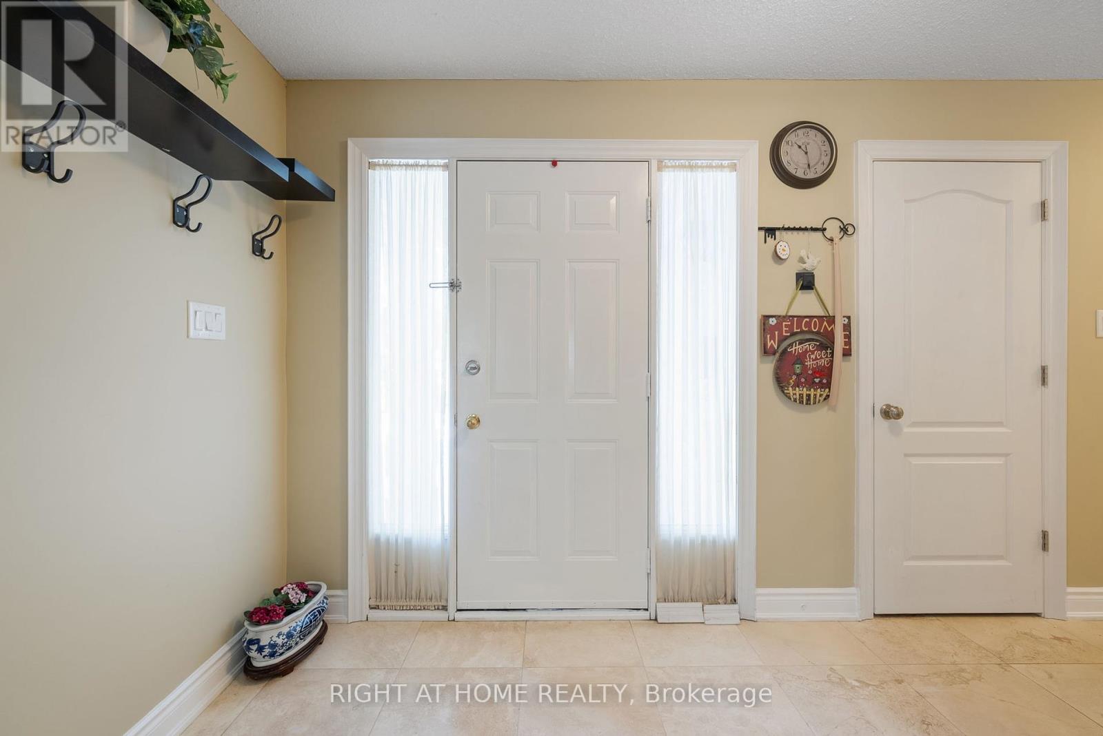 Property at 5676 BRIGHTPOOL CRESCENT image 4