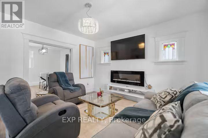 Property at 4461 THIRD AVENUE image 5