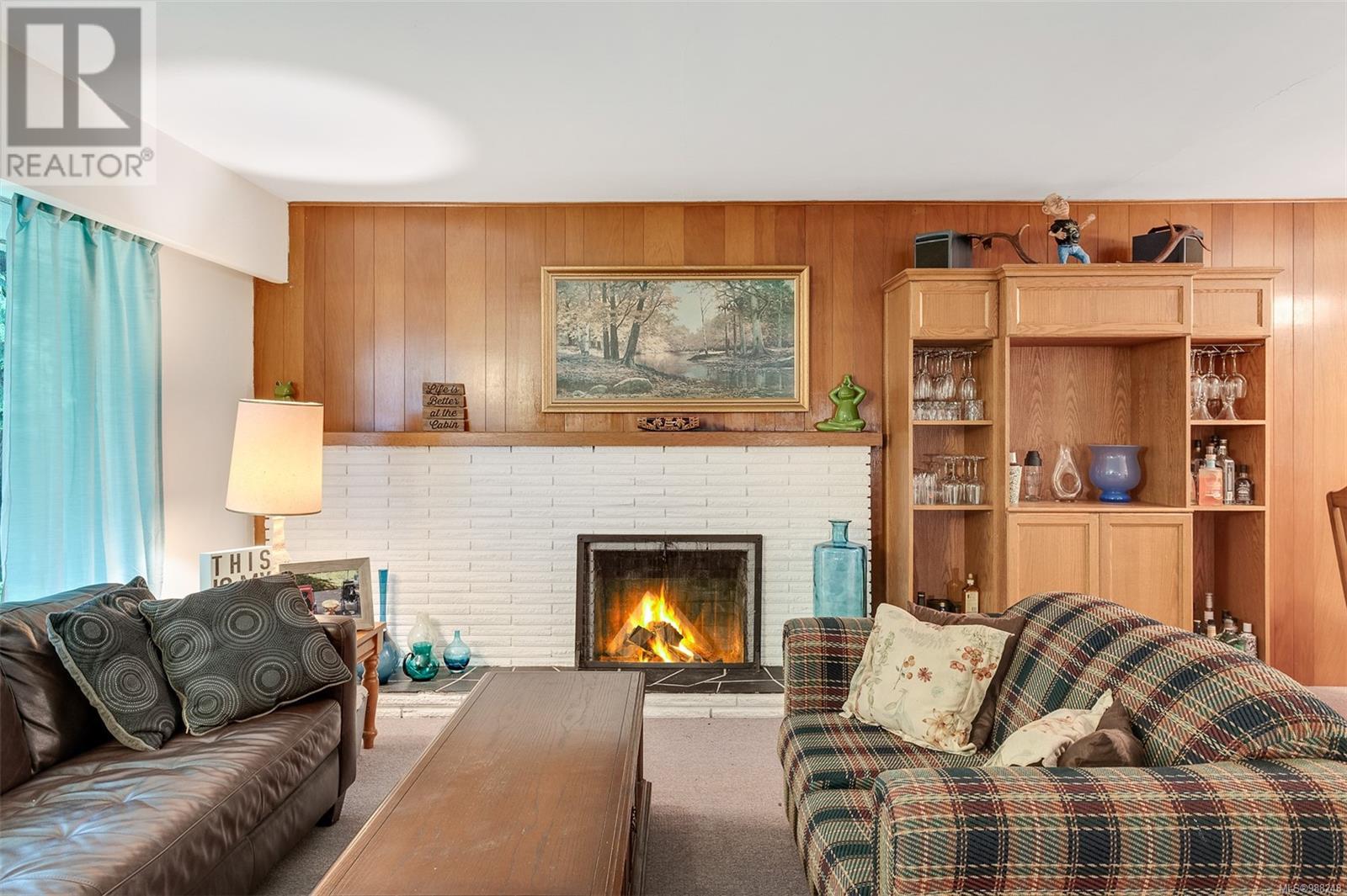 Property at 570 Waugh Rd image 1
