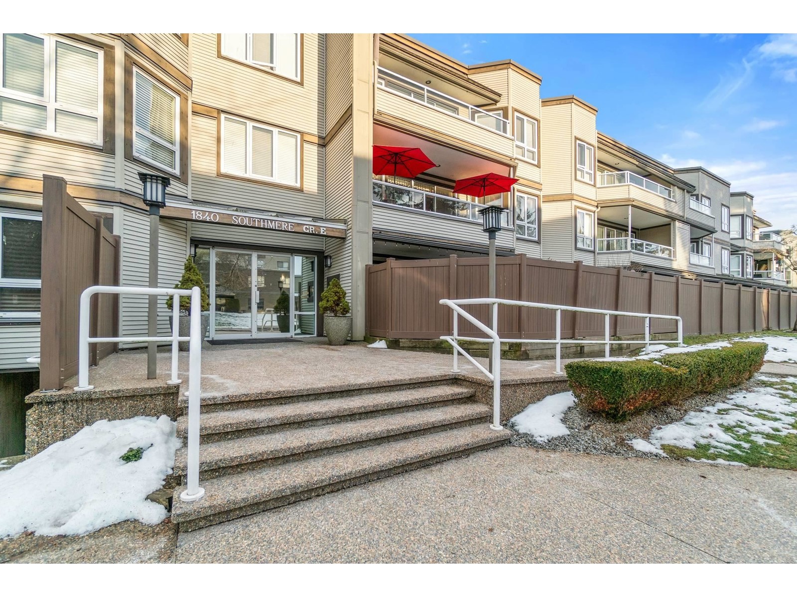 205 1840 E SOUTHMERE CRESCENT, surrey, British Columbia