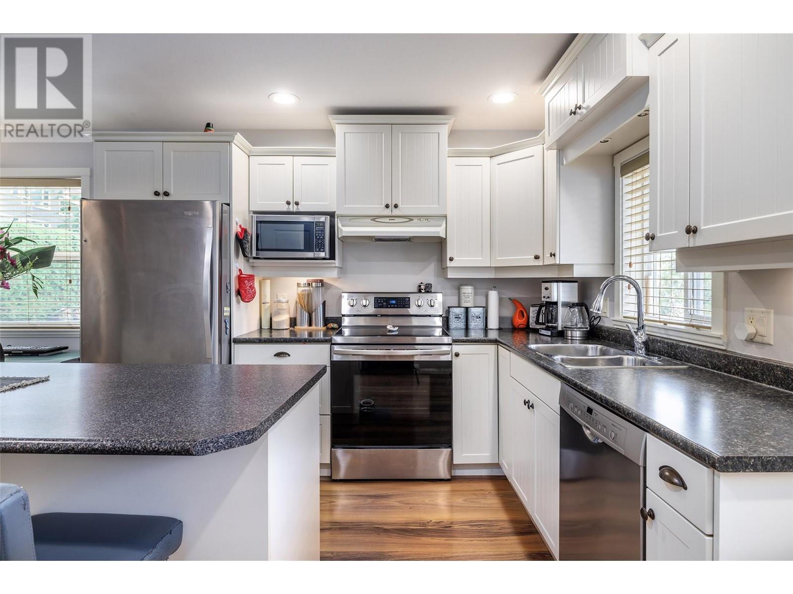 Property at 1945 Bowes Street image 5