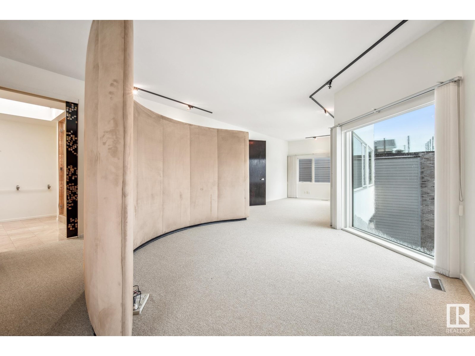 Property at 8771 STRATHEARN DR NW image 4